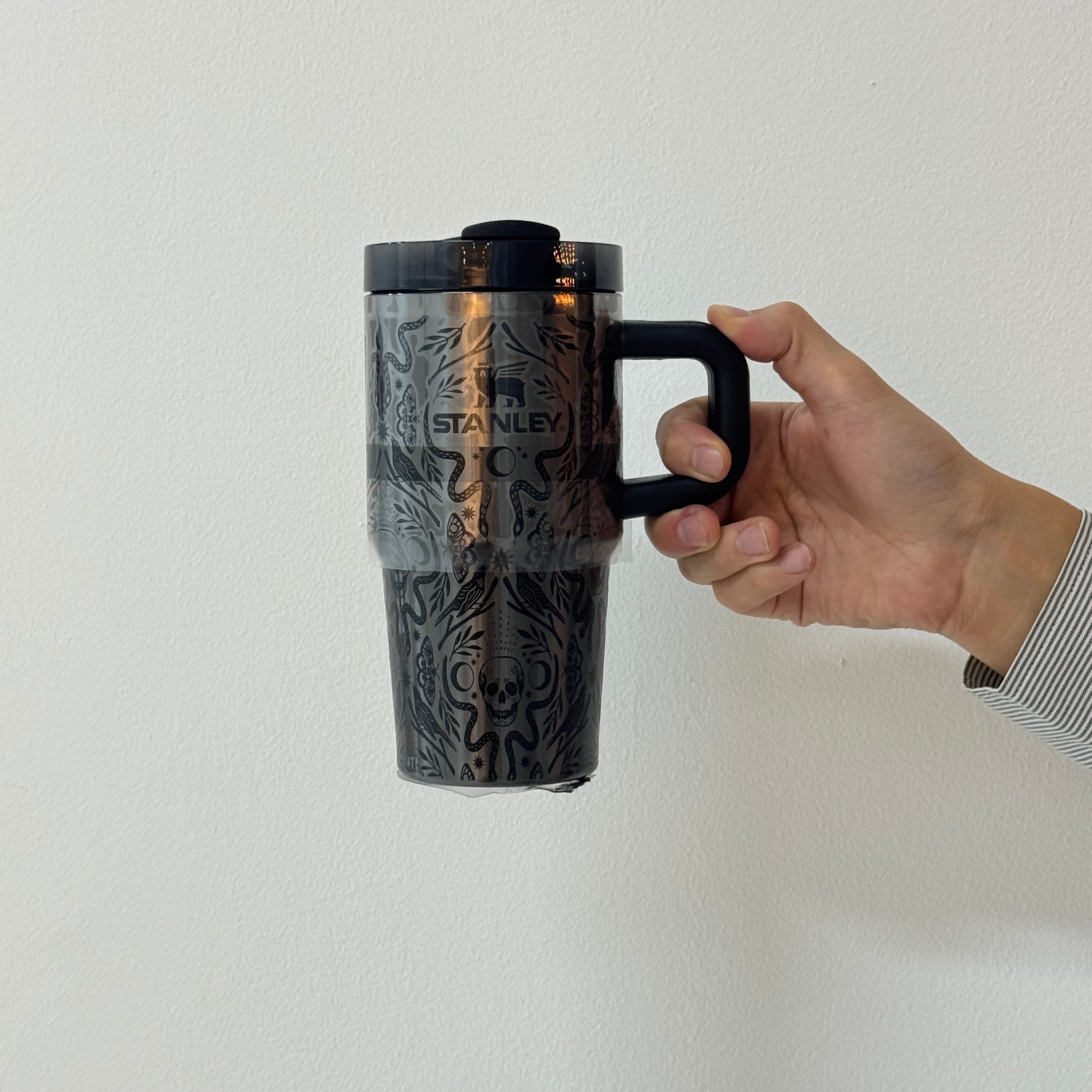 Stanley The Halloween Quencher H2.0 Flowstate Tumbler 591ml Deadly Damask 착용 스타일 - 5