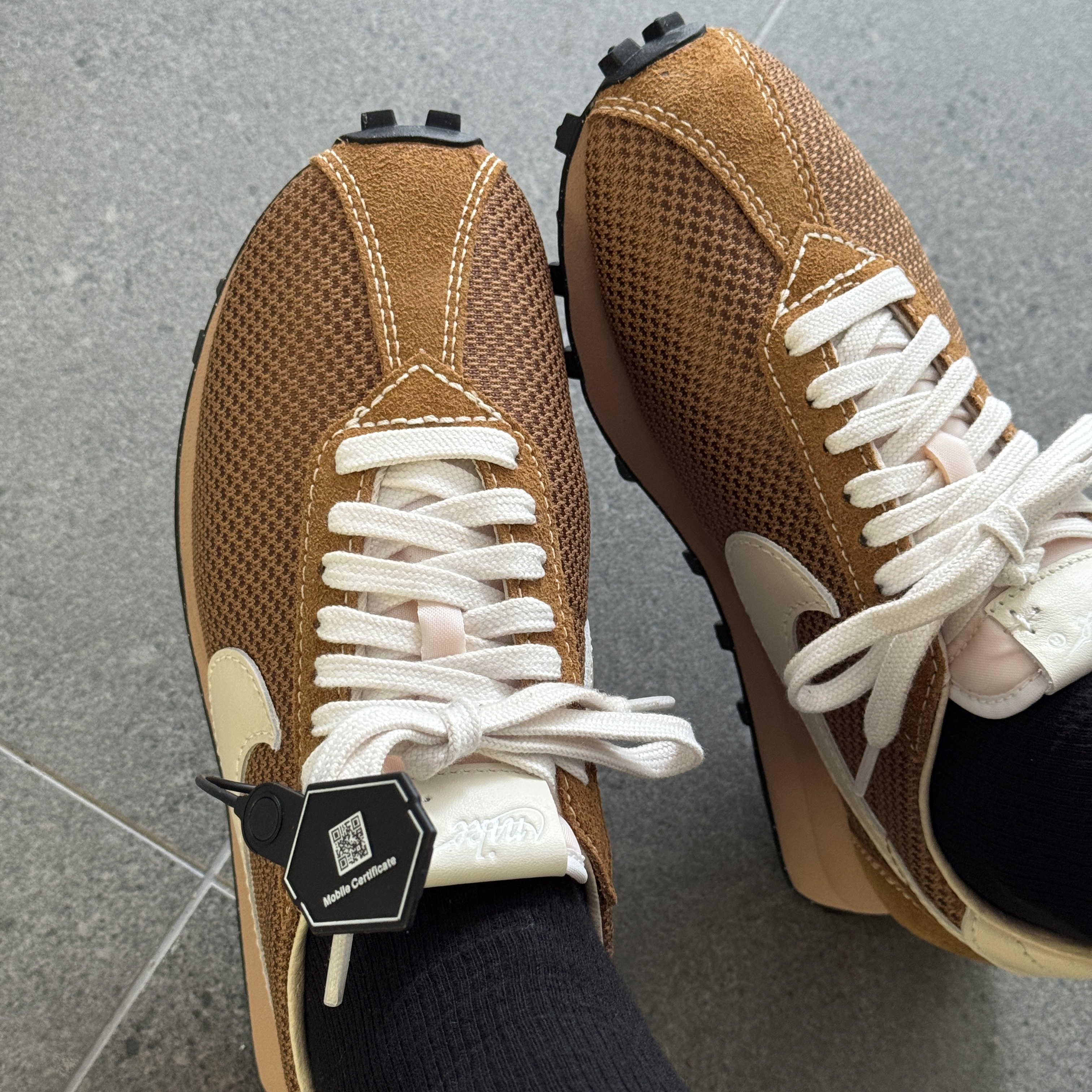 Nike LD-1000 Baroque Brown Hemp 착용 스타일 - 5