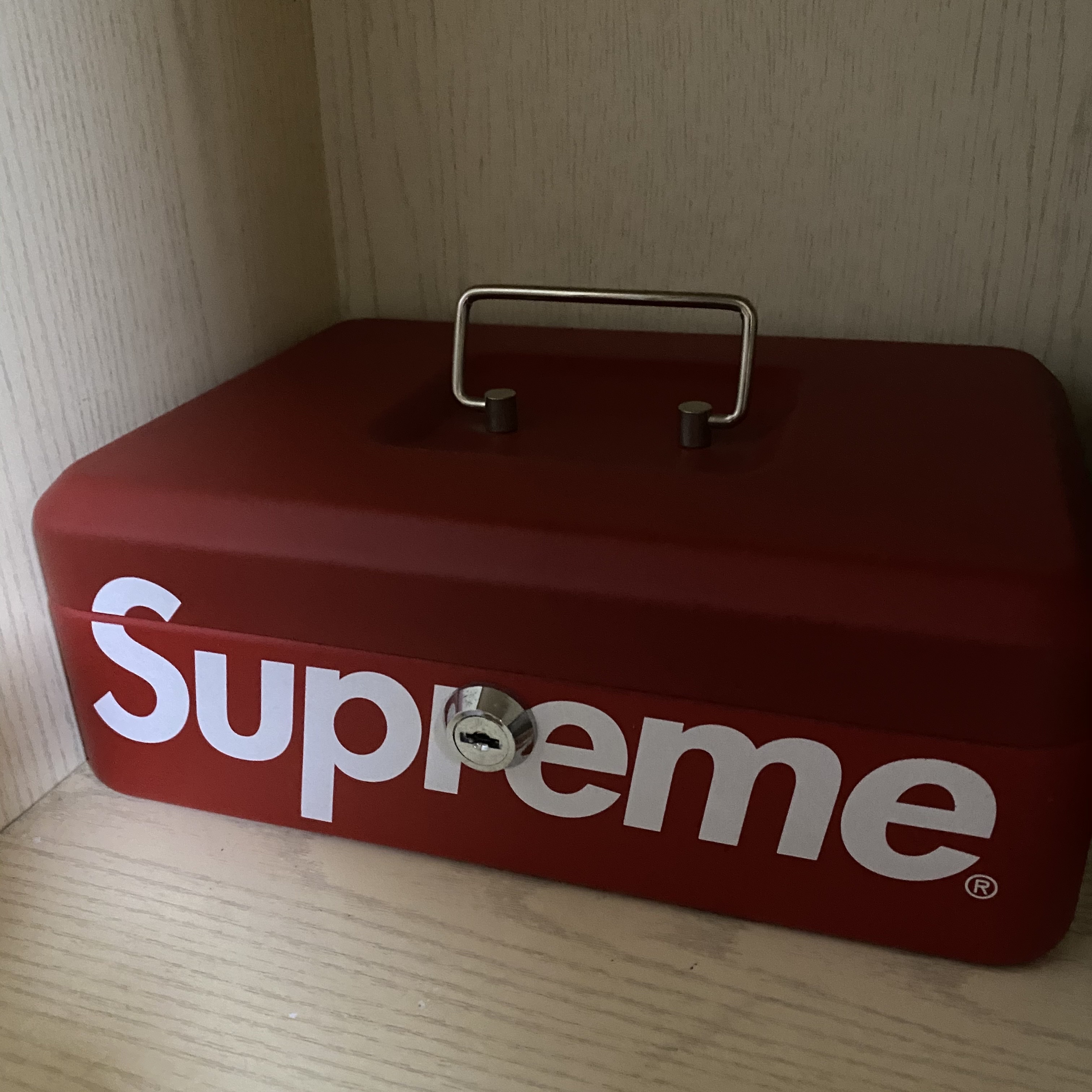 Supreme Lock Box Red - 17FW 착용 스타일