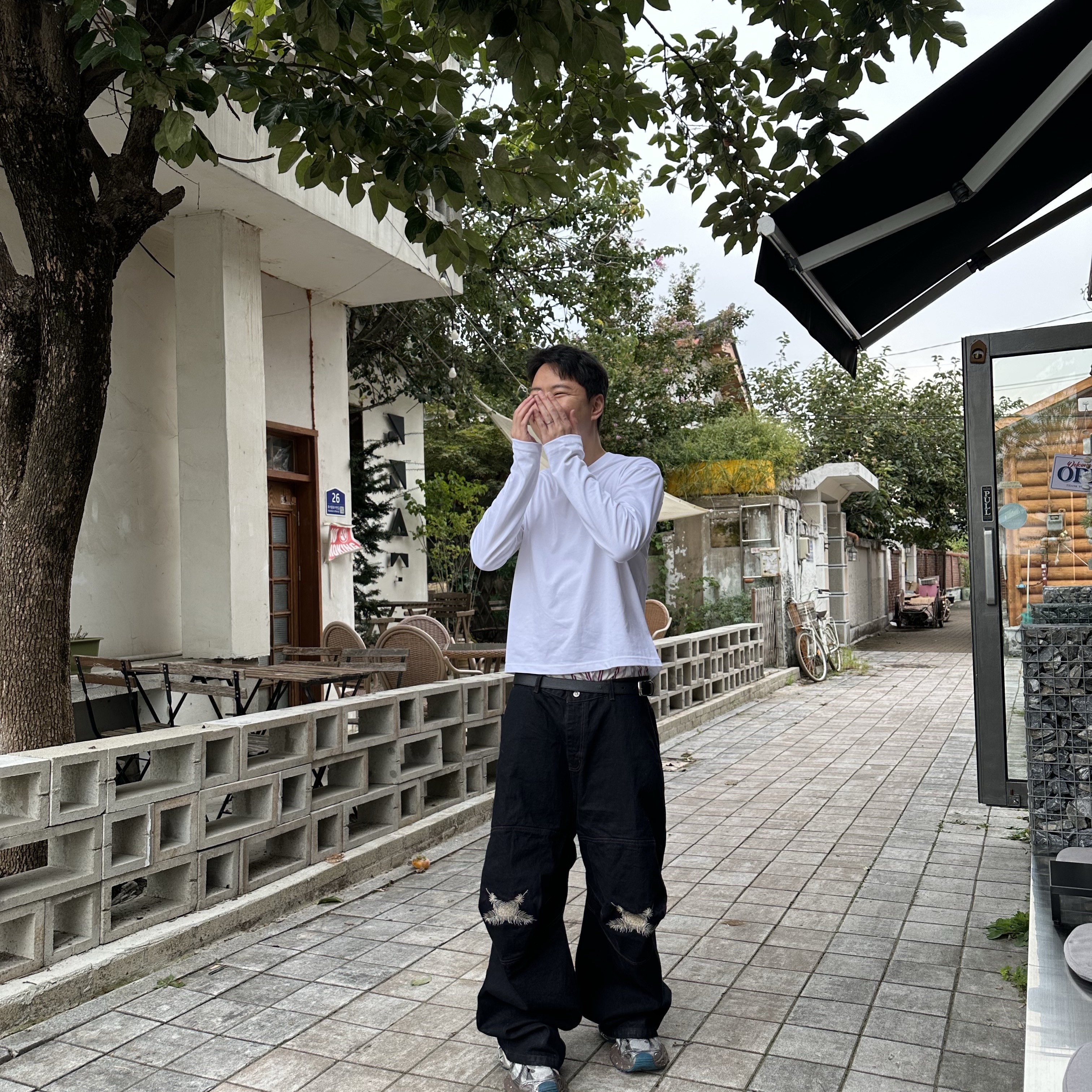 Aoiro Ooki Feather Denim Pants Dark Indigo, Aoiro Ooki Feather Denim Pants Dark Indigo 착용 스타일 - 1