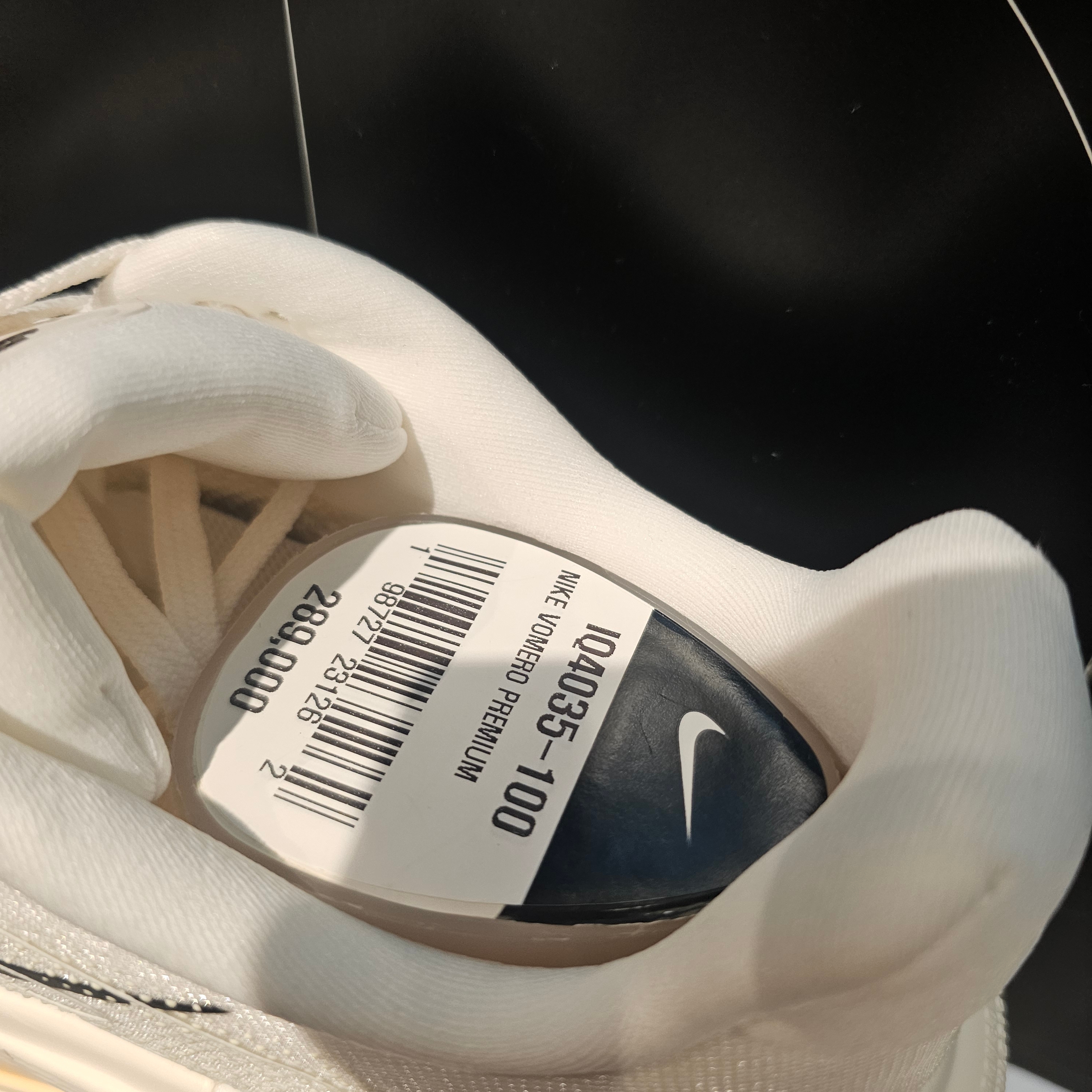 Nike Vomero Premium Sail Coconut Milk 착용 스타일 - 3