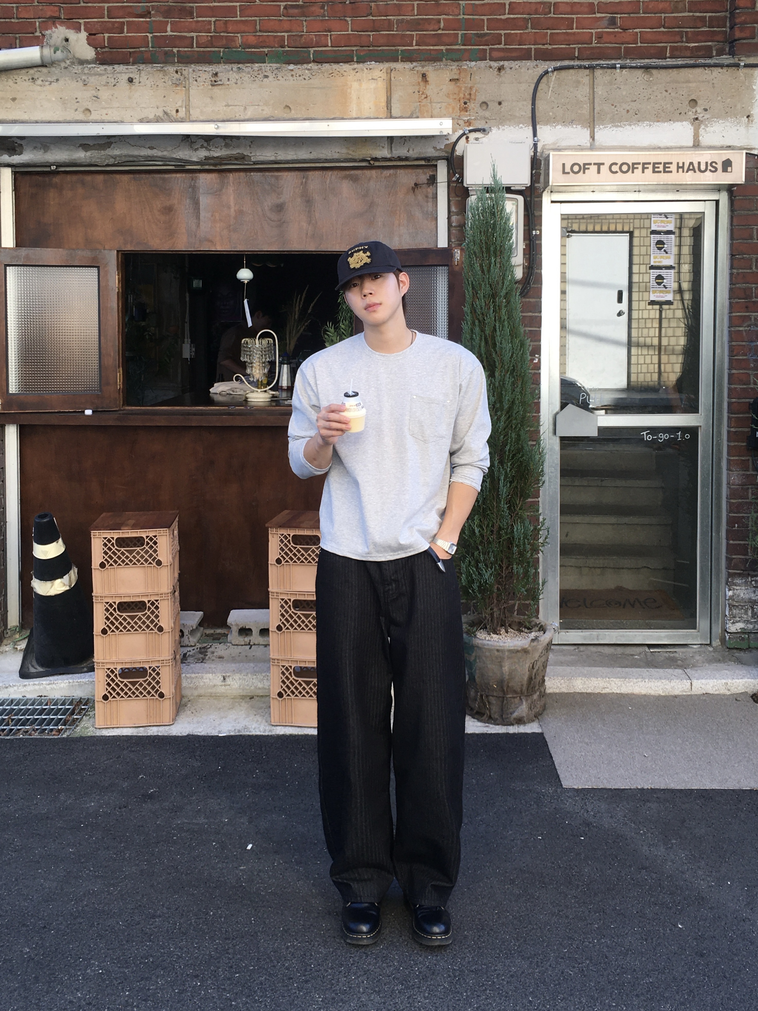 Dr. Martens 1461 Smooth Black, Supreme Bullion Dragon 6-Panel Black - 25SS 착용 스타일 - 1