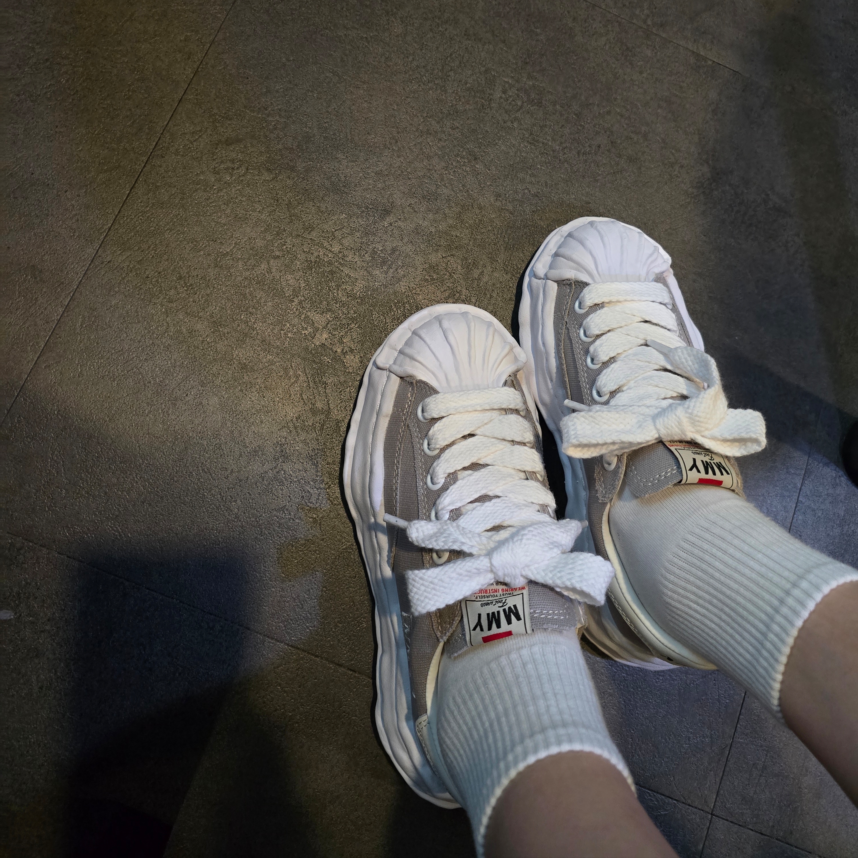 Maison Mihara Yasuhiro Blakey OG Sole Canvas Low-top Sneakers Gray 착용 스타일
