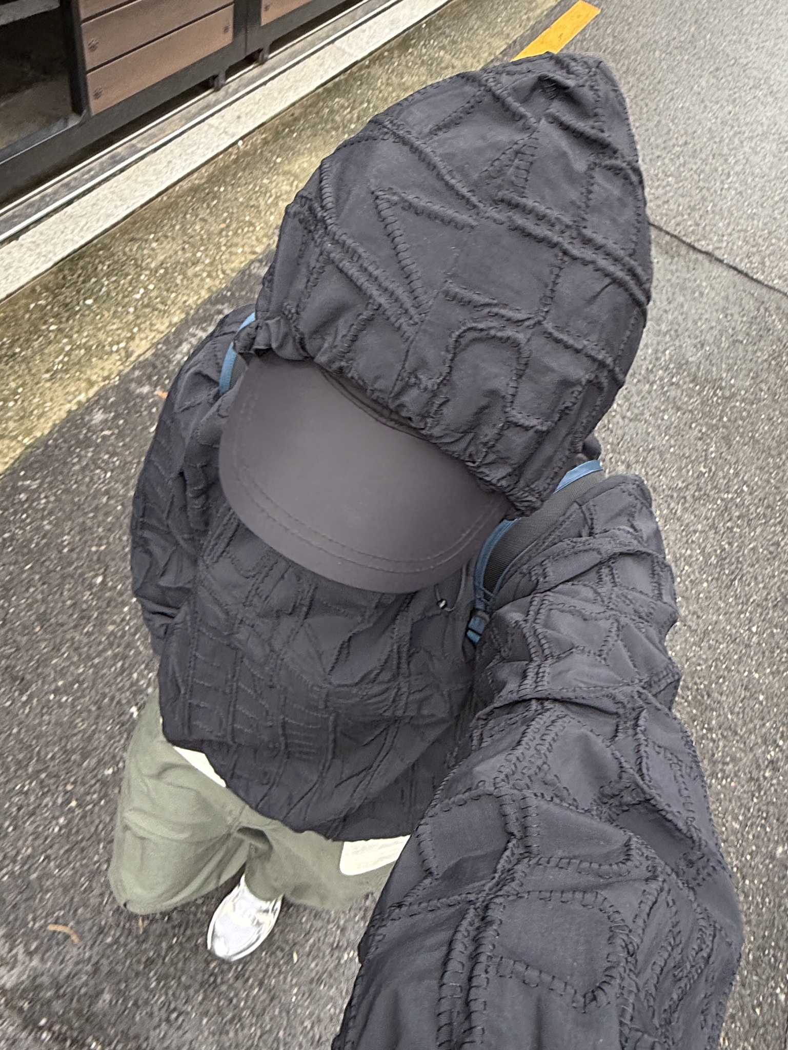 (W) Asics Gel-Kayano 14 White Midnight, Uniqlo C Wide Parachute Pants Olive - KR 착용 스타일 - 4