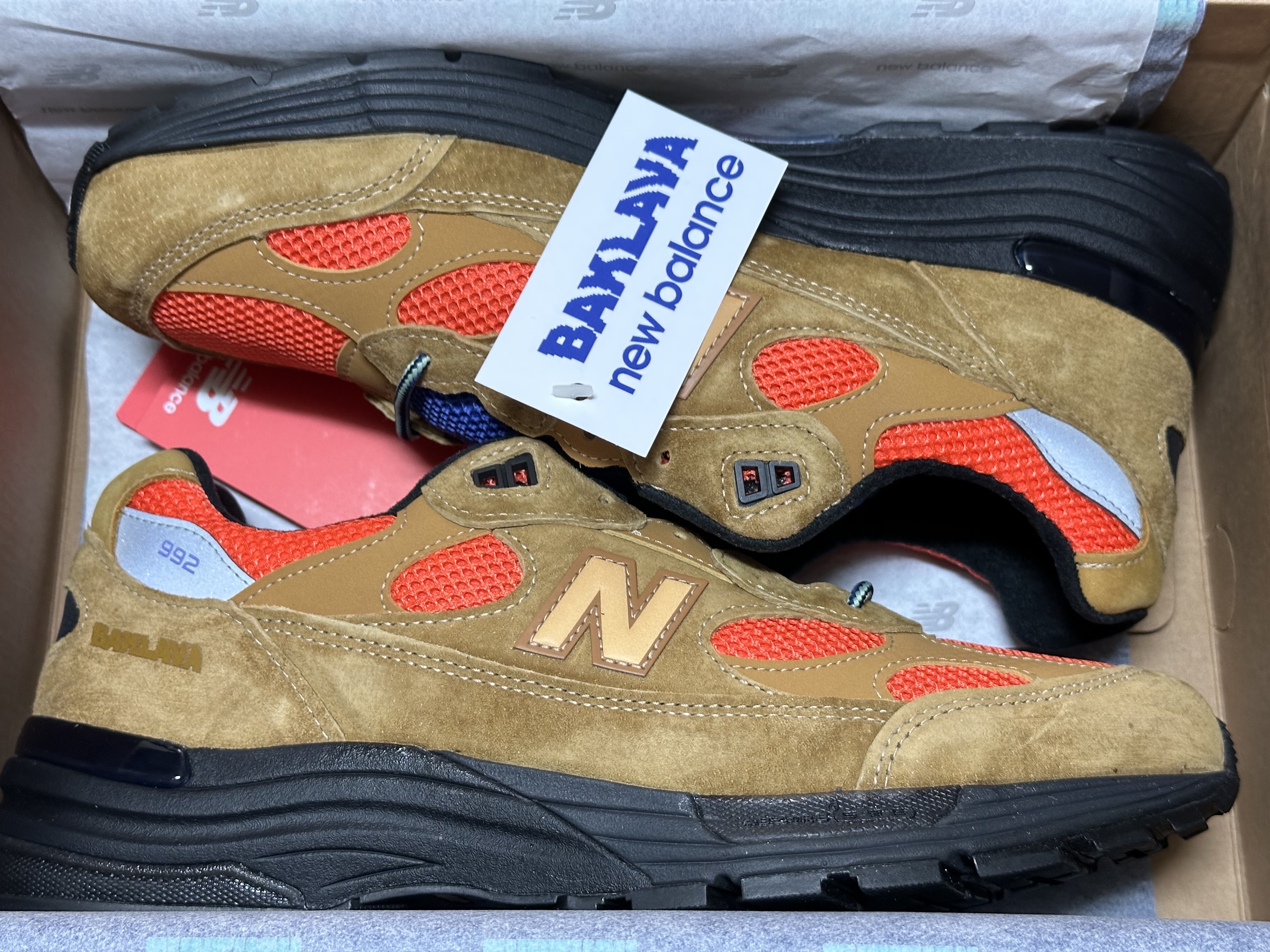 New Balance x Action Bronson 992 Made in USA Baklava Brown 착용 스타일 - 1