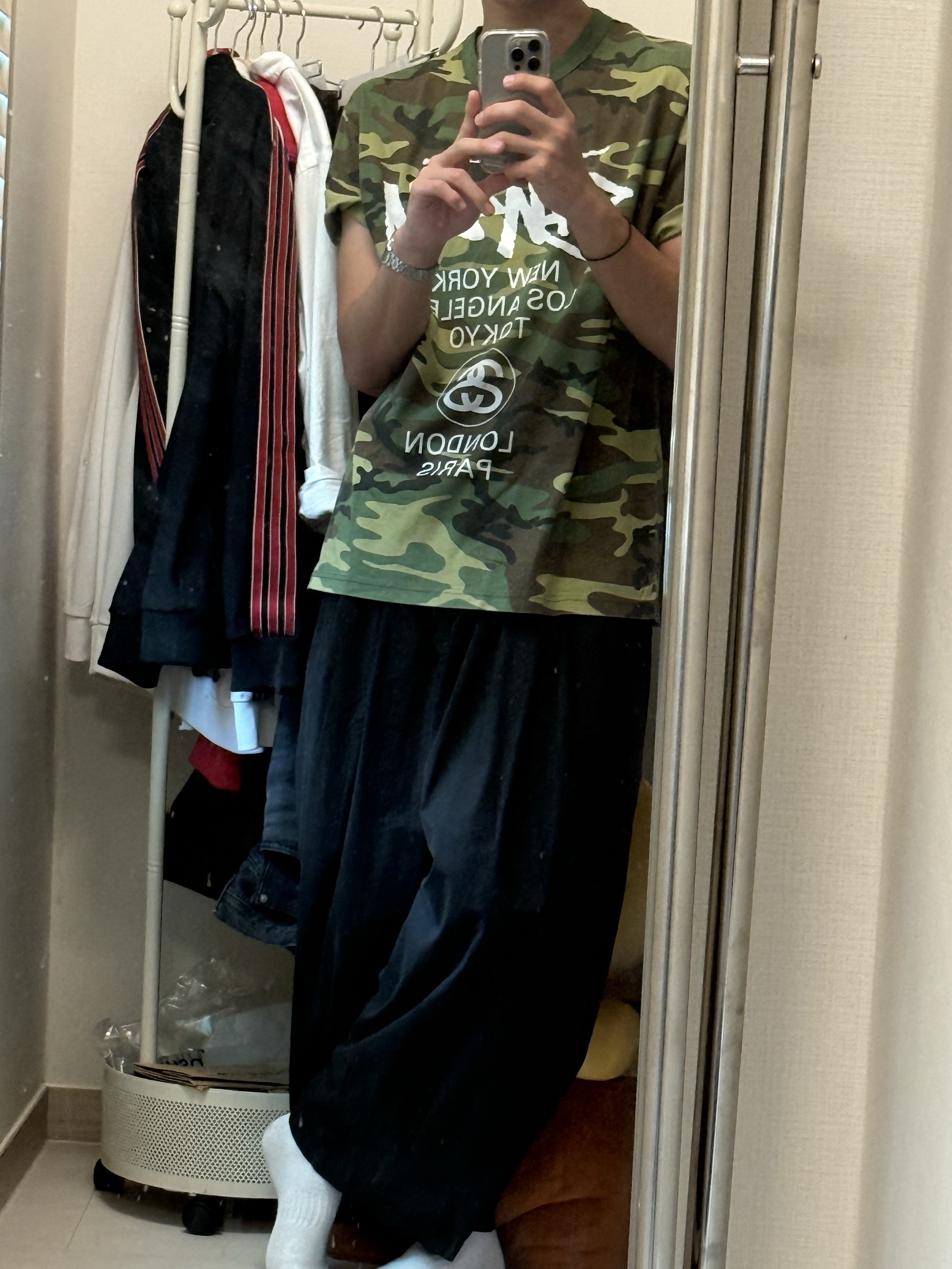 Stussy World Tour T-Shirts Camo 2025, Casio A-158WA-1 착용 스타일 - 1