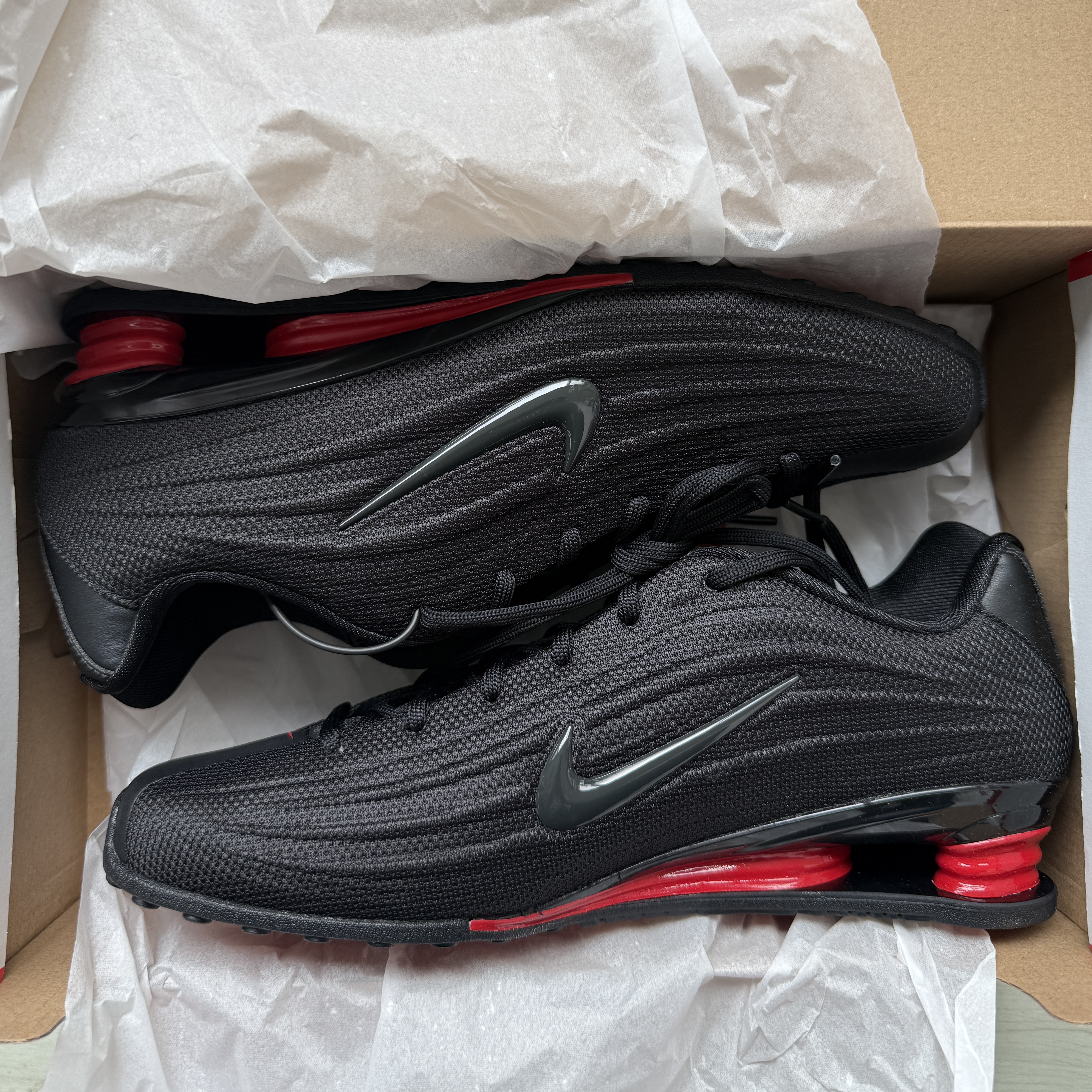 (W) Nike Shox Z Black University Red 착용 스타일 - 1