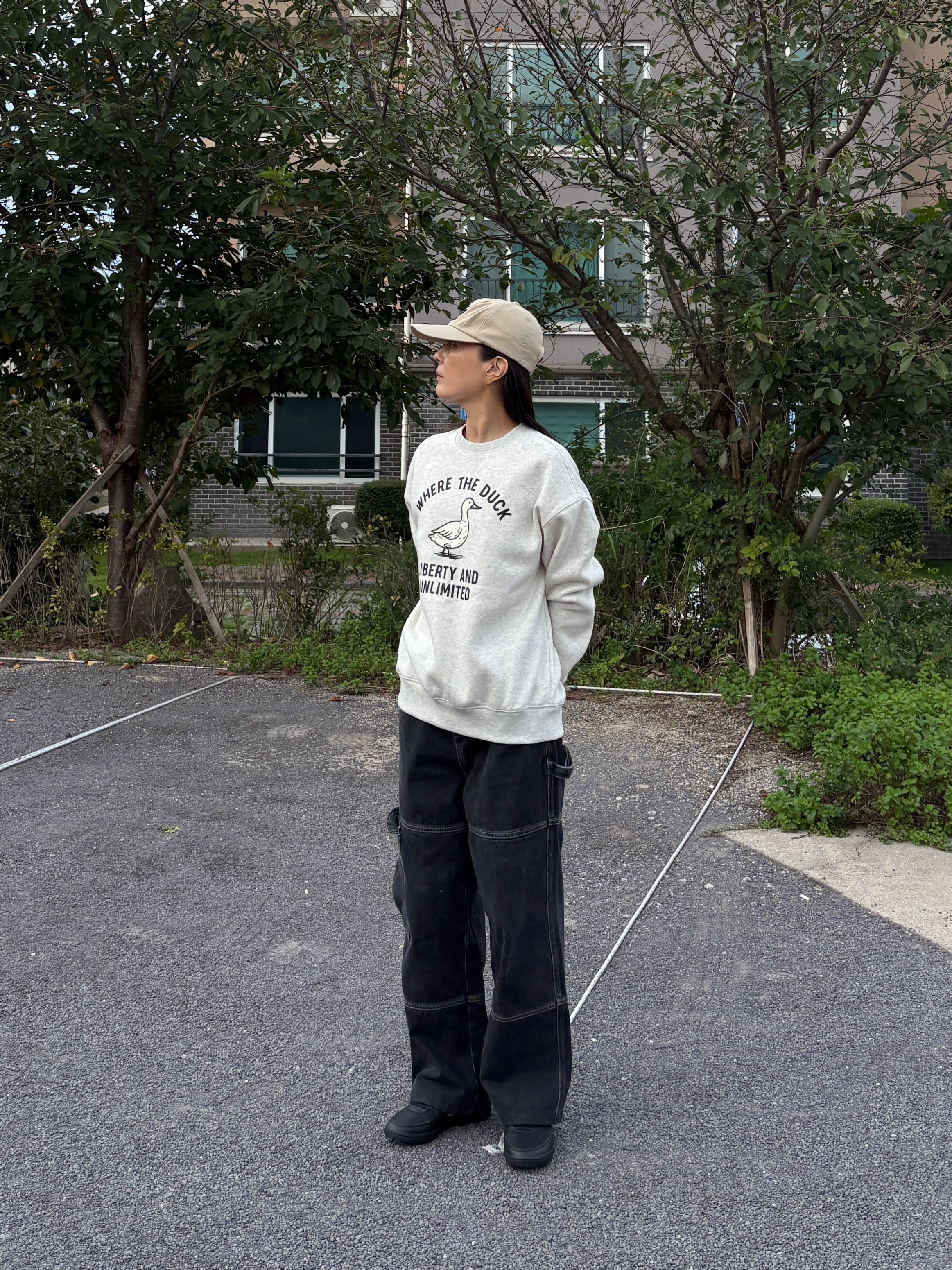 Ader Error x Zara Pleated Cap Beige, Nike Field General 82 SP Black and White 착용 스타일 - 2