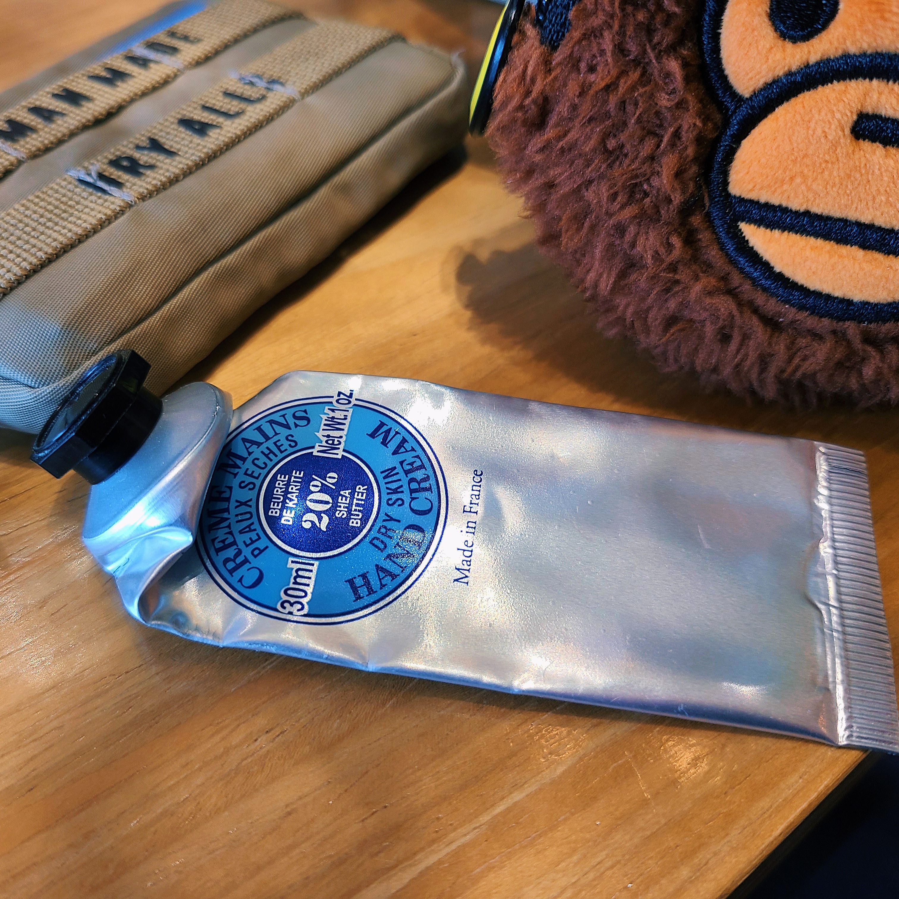 Human Made Military Card Case Beige, L'Occitane Shea Butter Dry Skin Hand Cream 30ml 착용 스타일 - 2