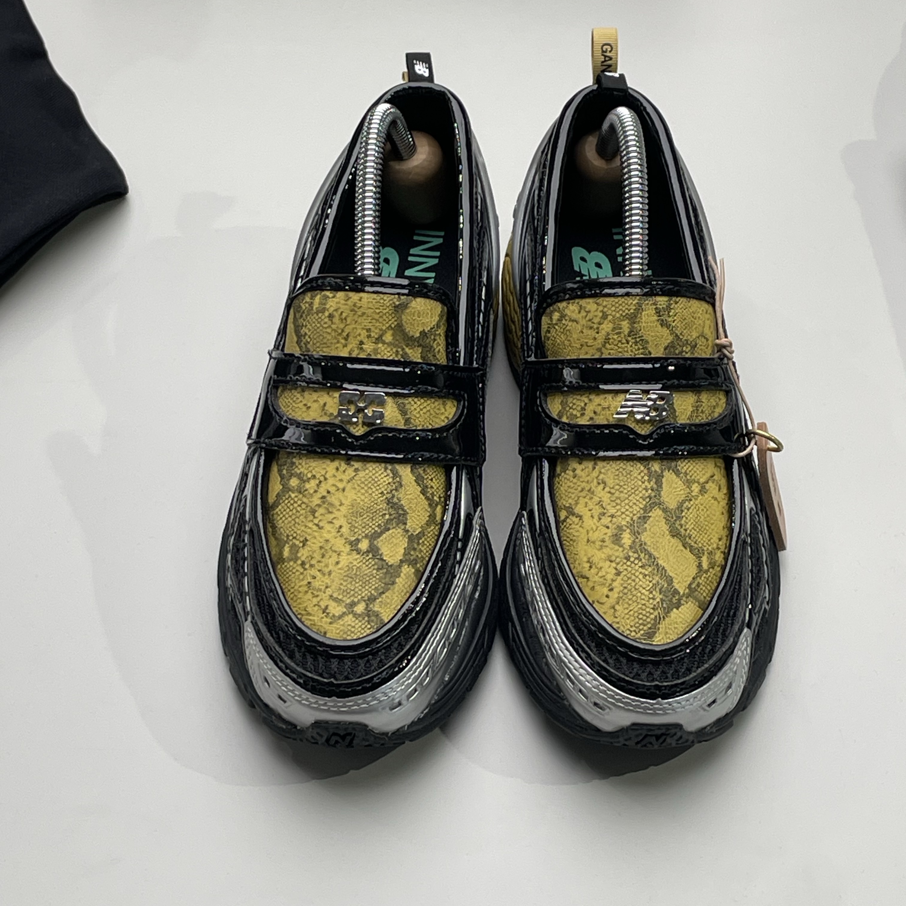 New Balance x Ganni 1906L Fall Leaf BlacK 착용 스타일