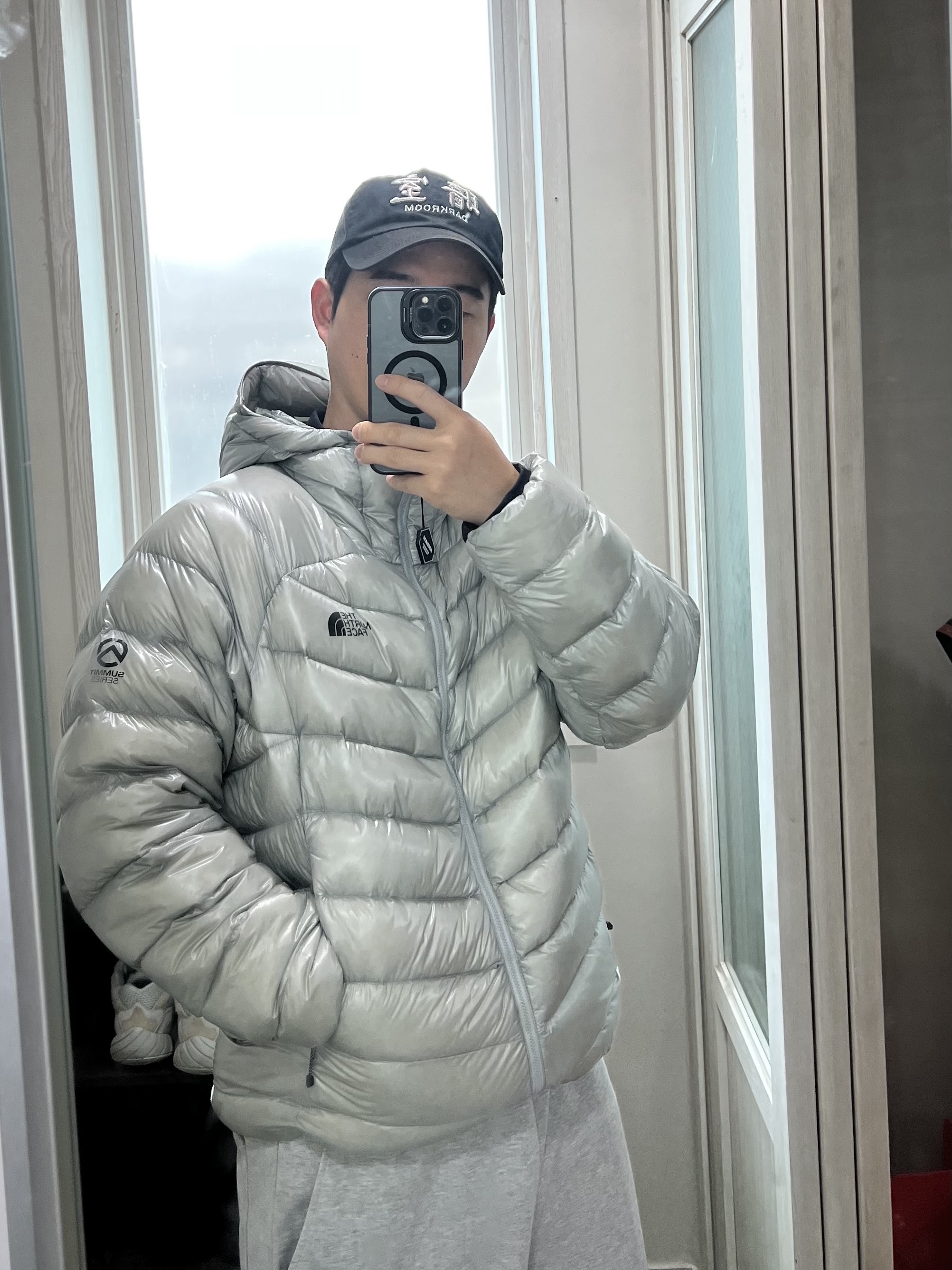 The North Face Summit Mattehorn RDS Down Jacket Light Gray 착용 스타일