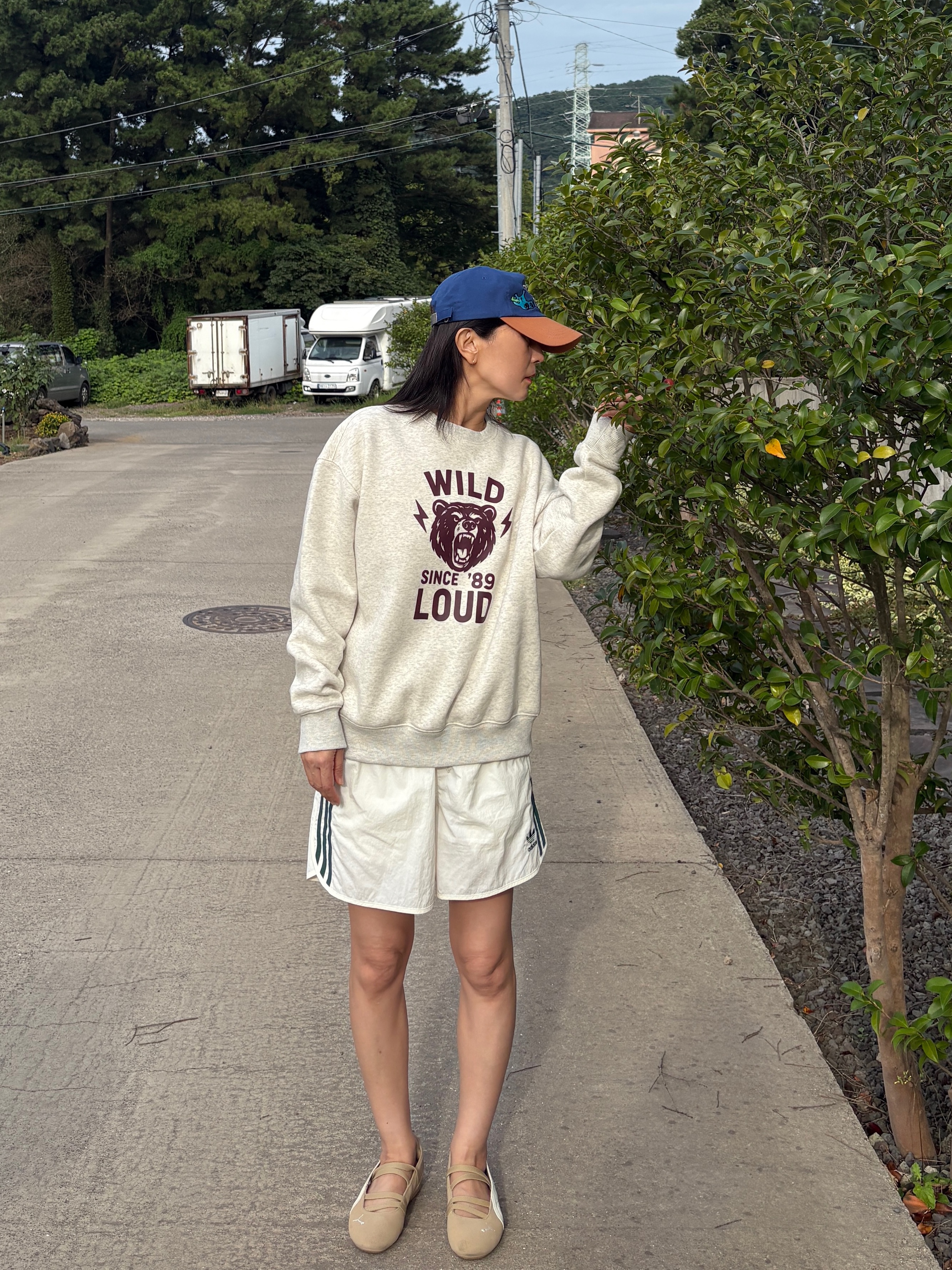 Thevinylhouse Twotone Ball Cap Blue, (W) Puma Speedcat Ballet Suede Tan Warm White 착용 스타일 - 1