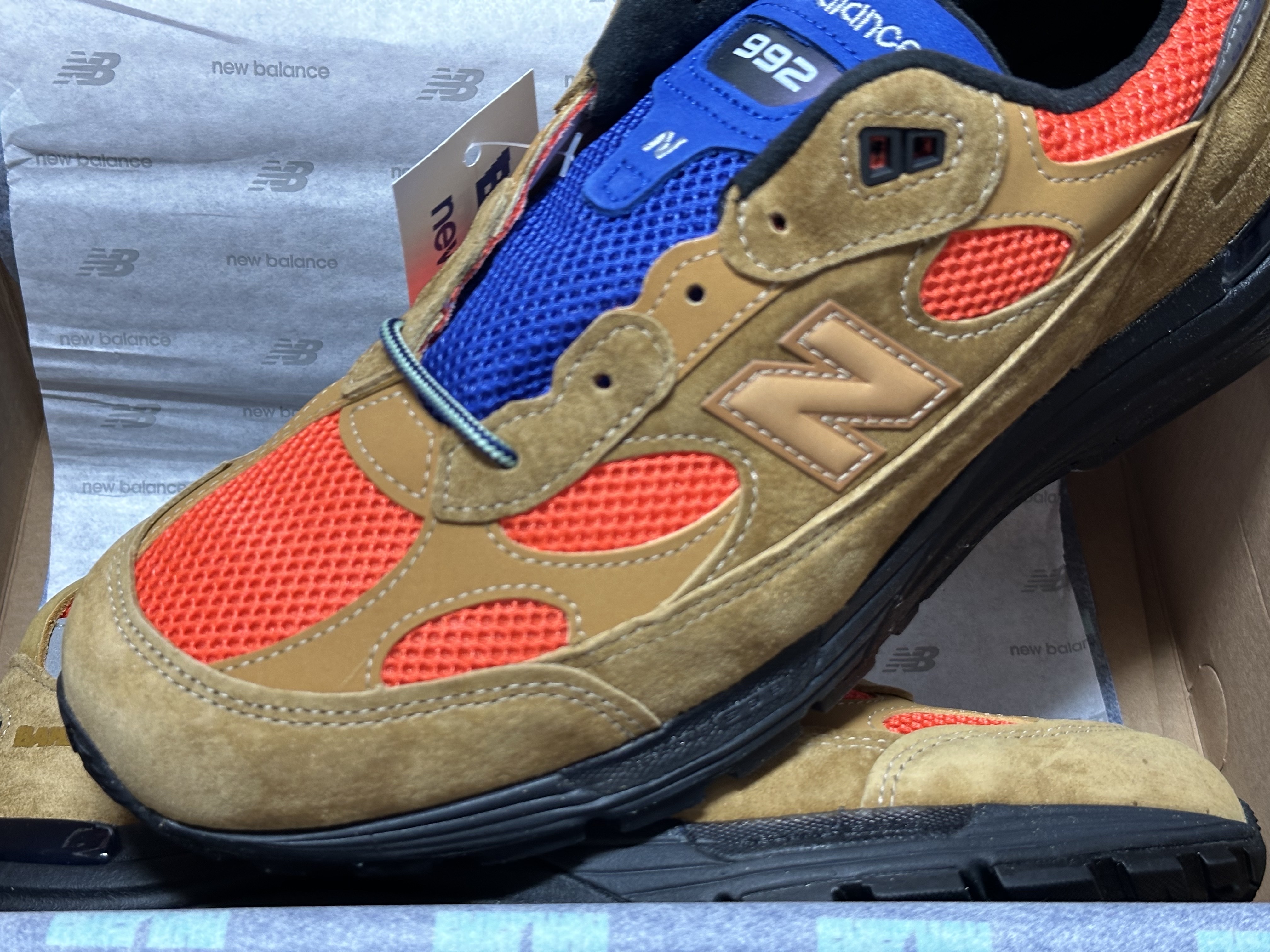 New Balance x Action Bronson 992 Made in USA Baklava Brown 착용 스타일 - 2