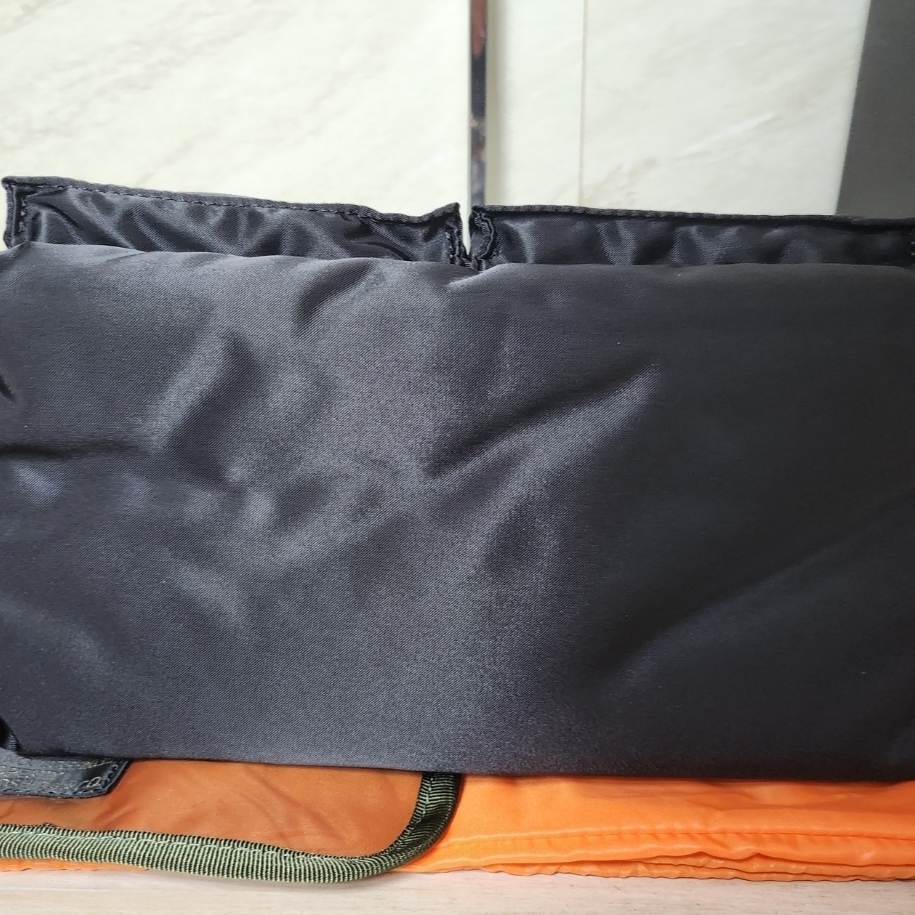 Porter Carrying Equipment Strap 40 Black, Porter PX Tanker Carrying Equipment Strap 50 Black 착용 스타일 - 2