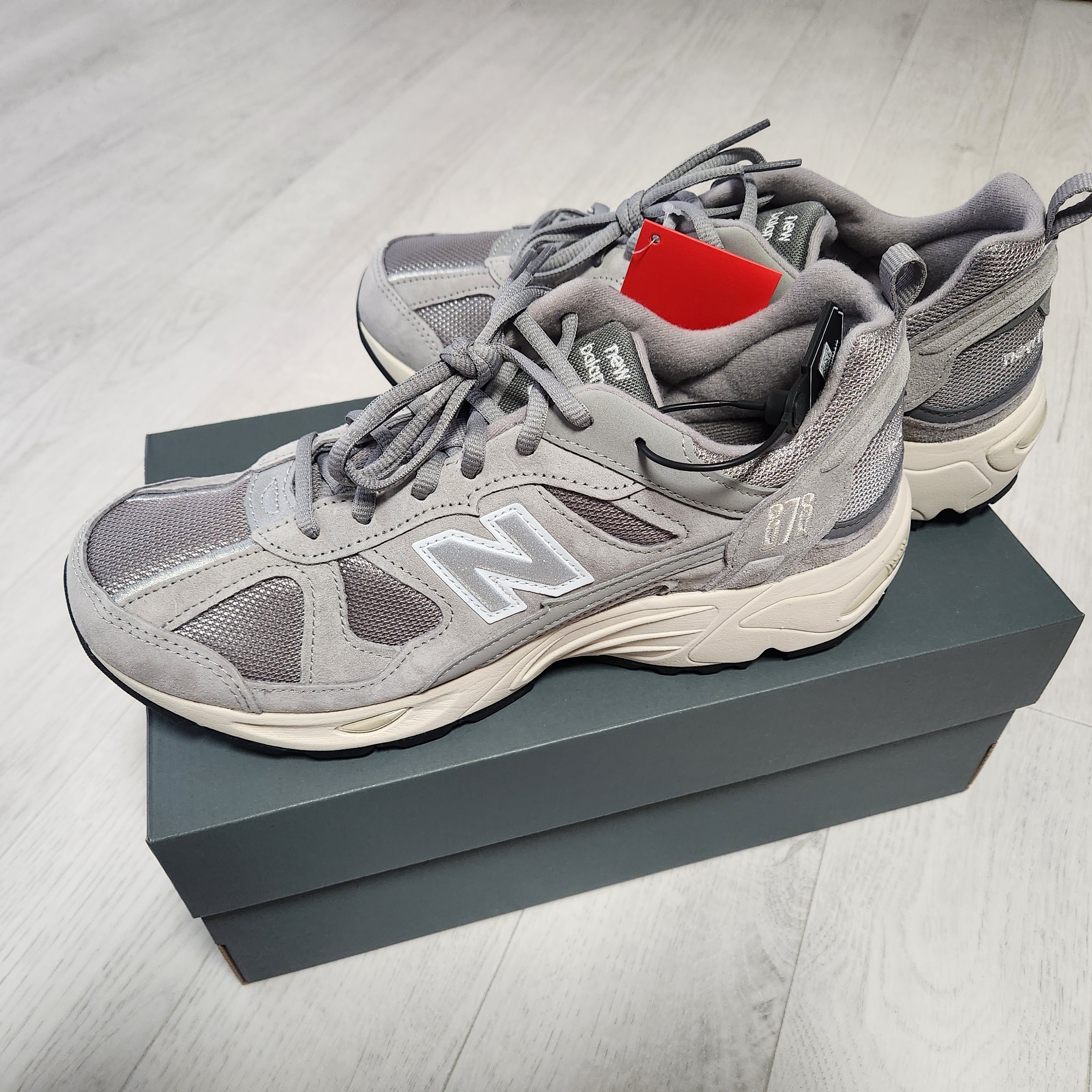 New Balance 878 Gray 착용 스타일 - 1