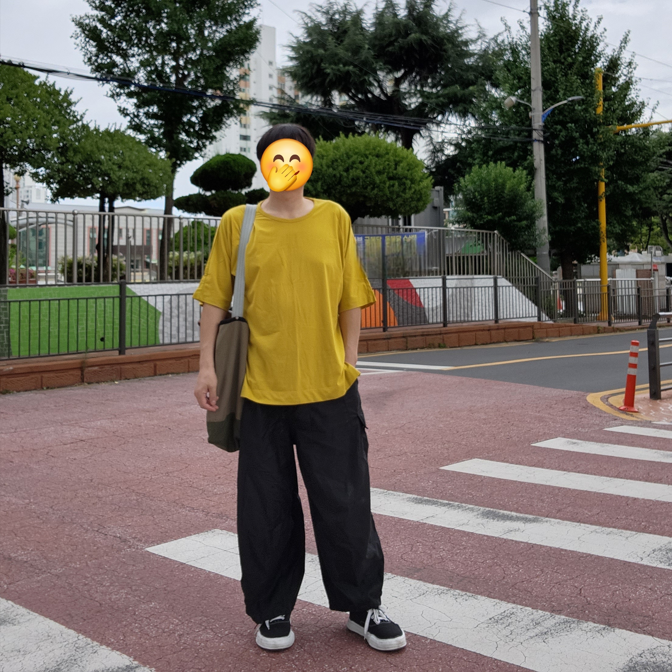 Needles H.D. BDU Pants Black, Maison Mihara Yasuhiro Baker OG Sole Canvas Low Cut Sneakers Black 착용 스타일 - 1