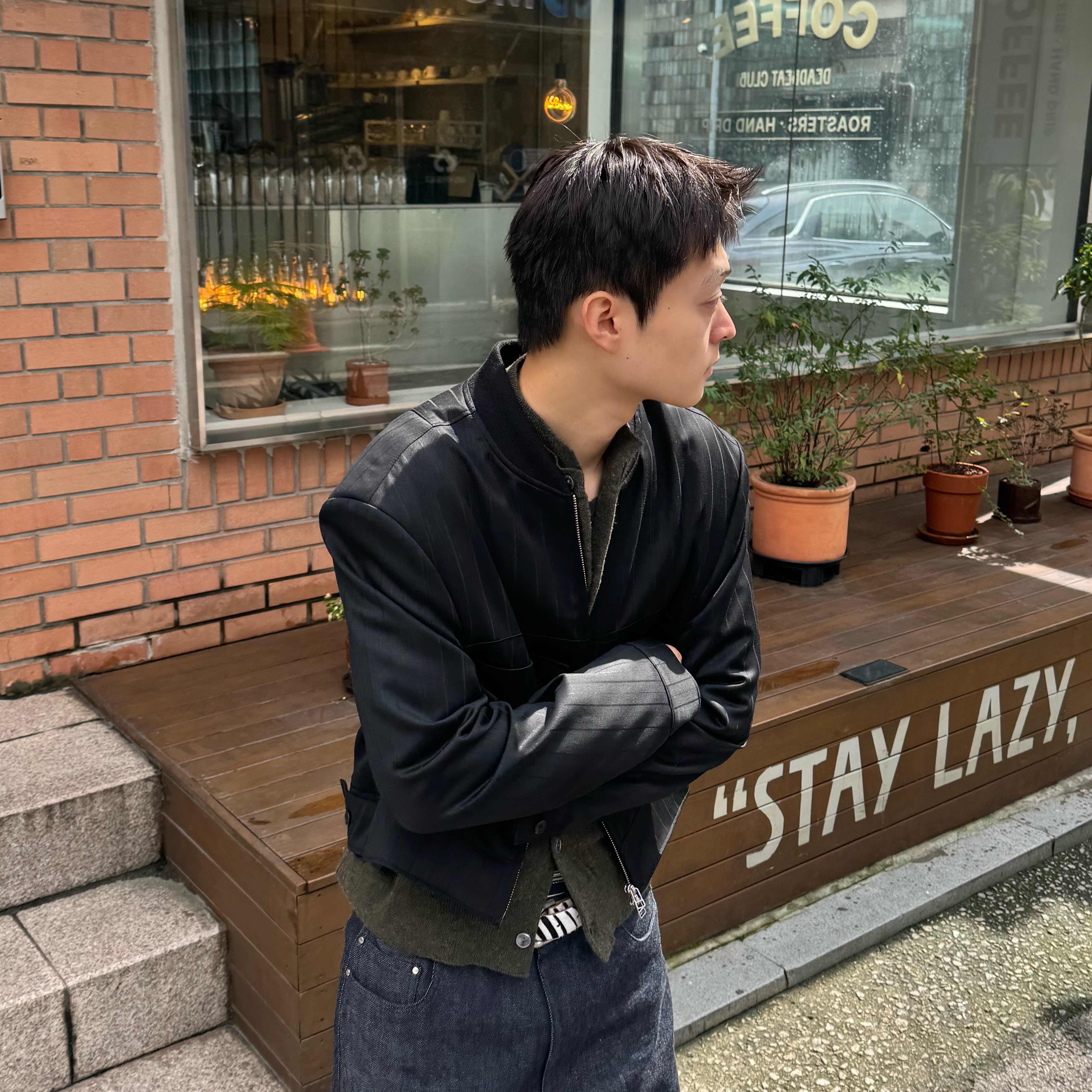 Nonnod Zen Raw Selvedge Denim Pants Indigo, Waviness Low Tide Henley Neck Knit Forest Green 착용 스타일 - 3