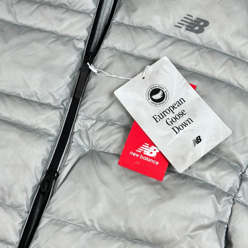 New Balance Flying 77 Superlight Hooded Goose Down Jacket Light Gray 착용 스타일