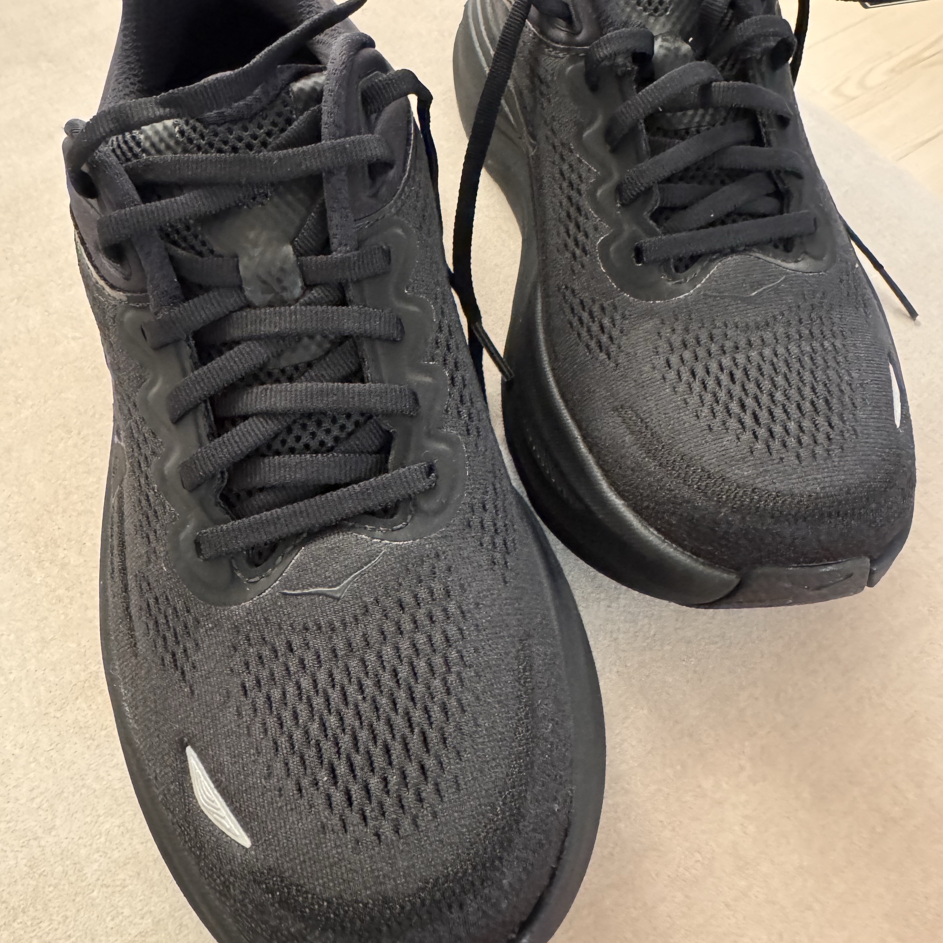 Hoka Bondi 9 Black - Wide 착용 스타일 - 2