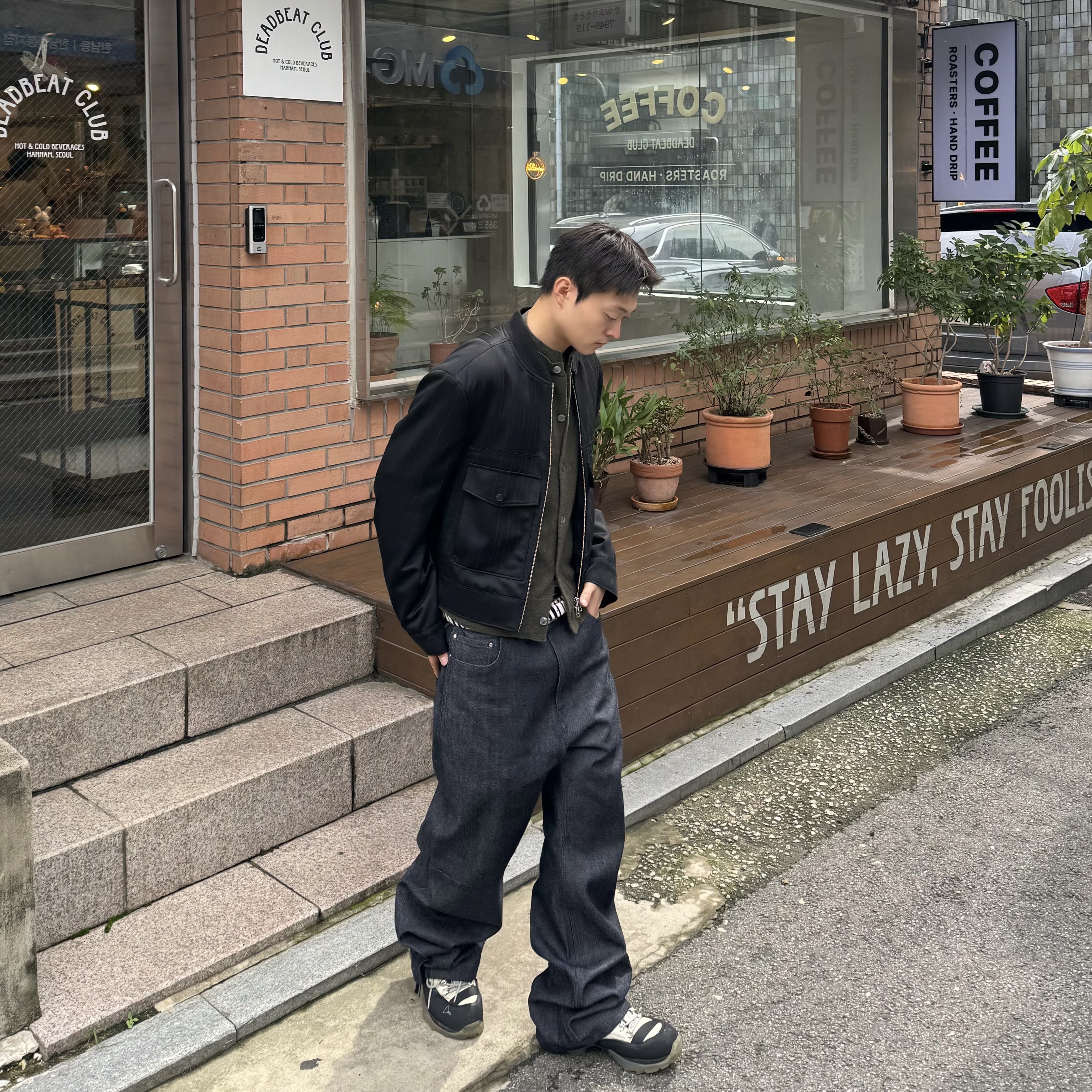 Nonnod Zen Raw Selvedge Denim Pants Indigo, Waviness Low Tide Henley Neck Knit Forest Green 착용 스타일 - 2