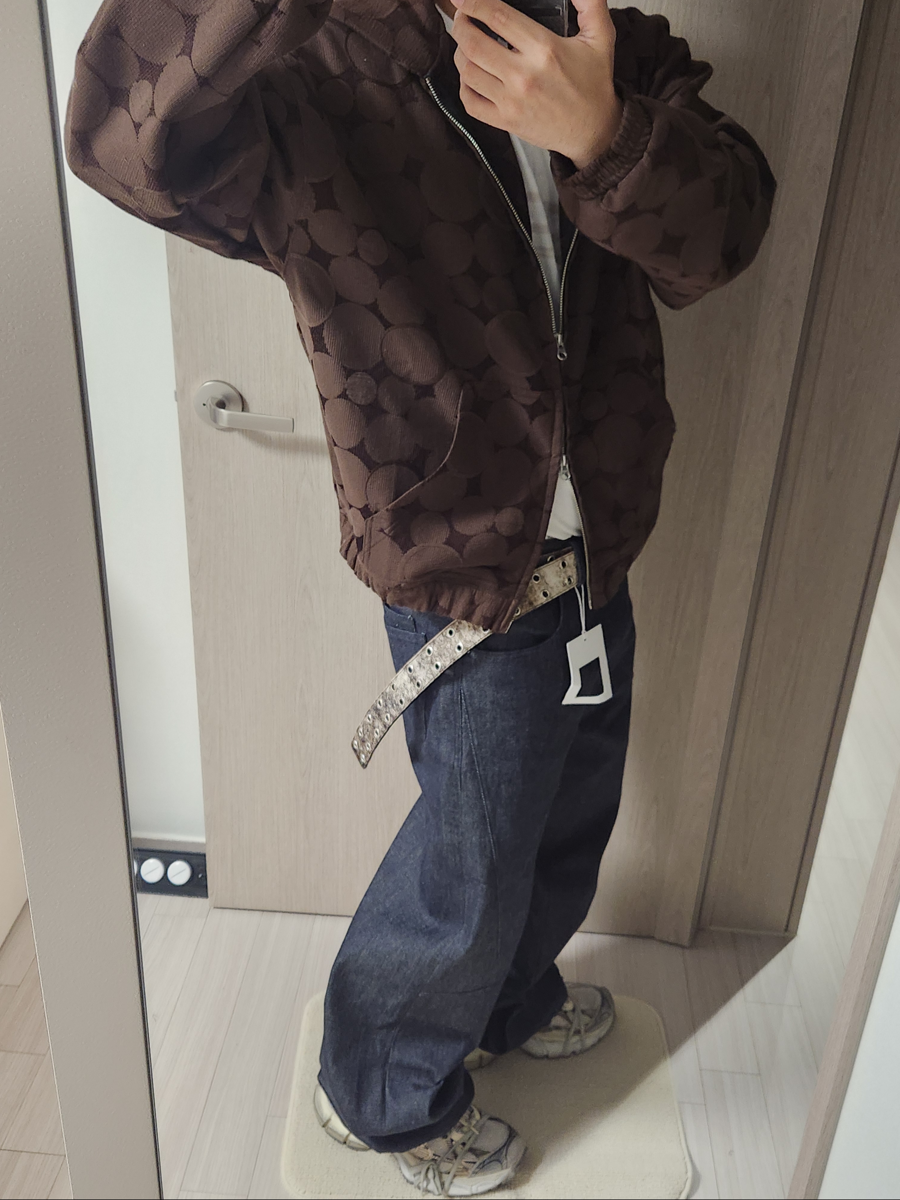 Nonnod Zen Zip Hoodie Brown Jacquard, Nonnod Zen Raw Selvedge Denim Pants Indigo 착용 스타일 - 1