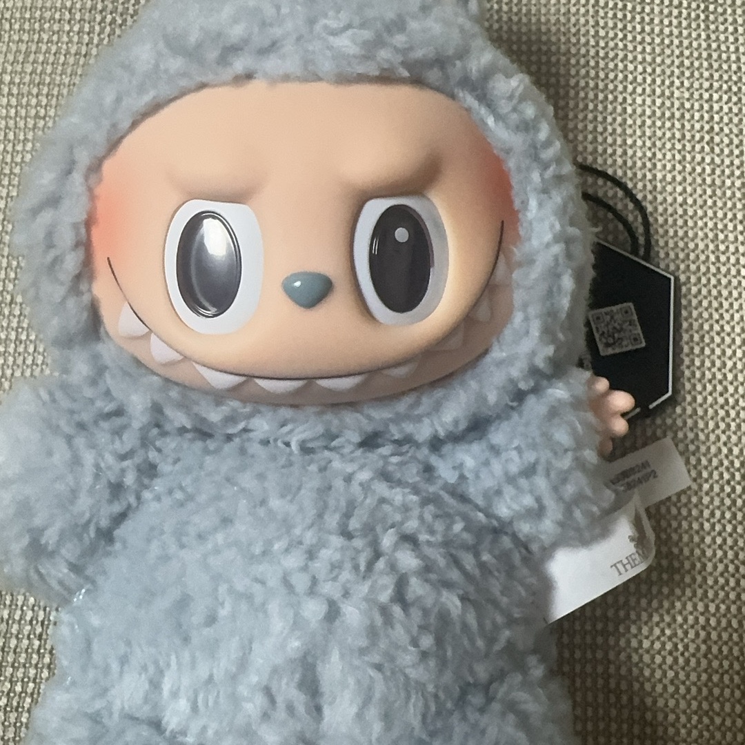 Pop Mart Labubu The Monsters Labubu Tasty Macarons Series Sea Salt Coconut Keyring 착용 스타일