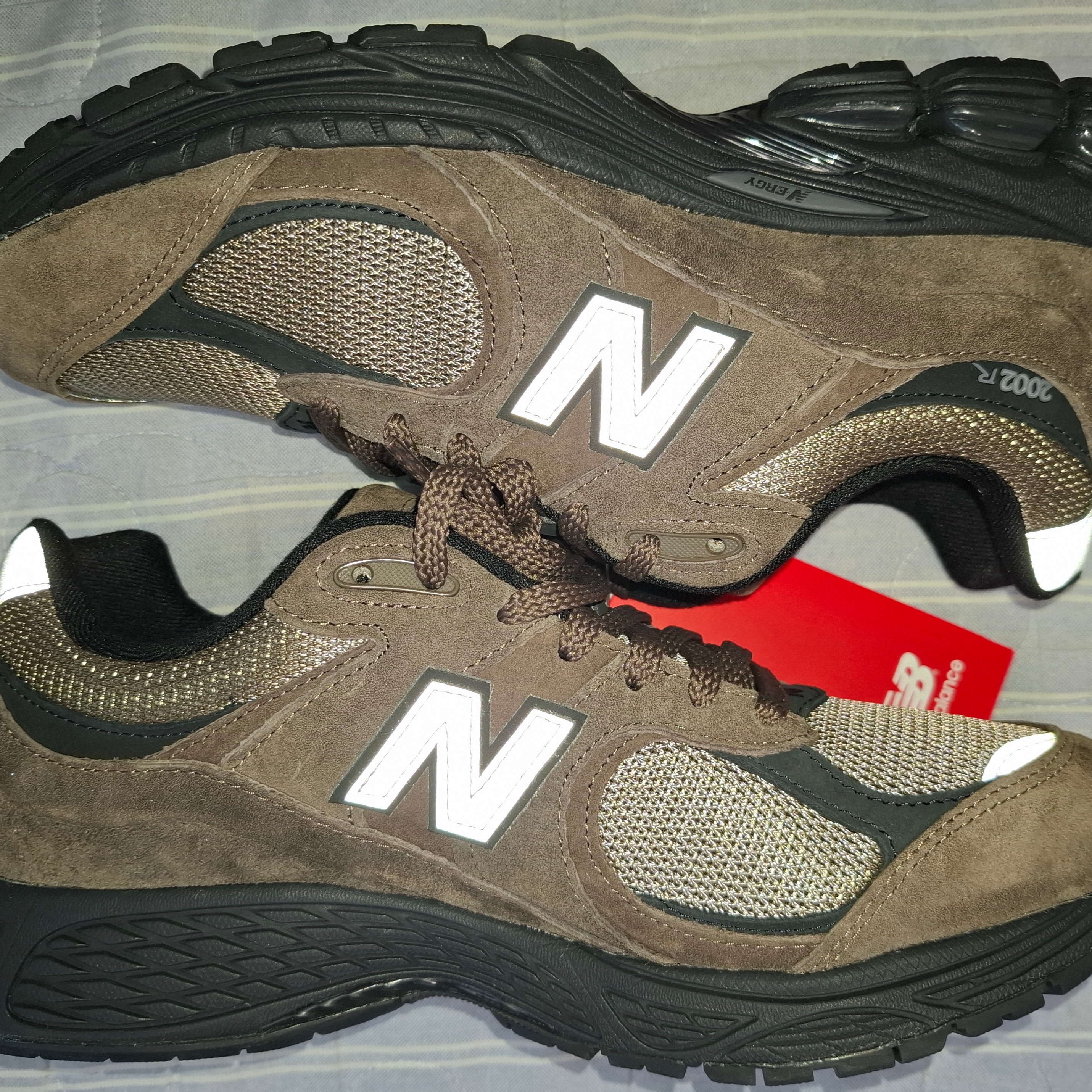 New Balance 2002R Brown Black, New Balance x Joe Freshgoods 993 Made in USA Powder Pink 착용 스타일 - 6