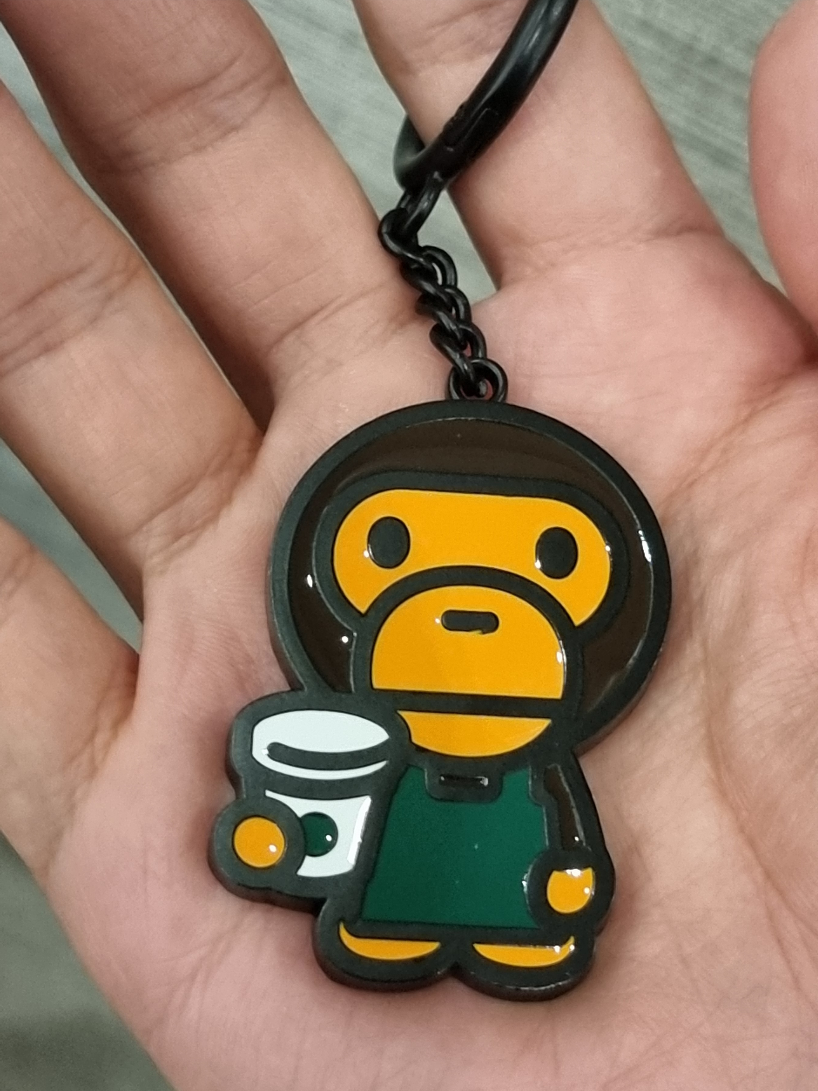 Starbucks x BAPE Baby Milo Keychain 착용 스타일
