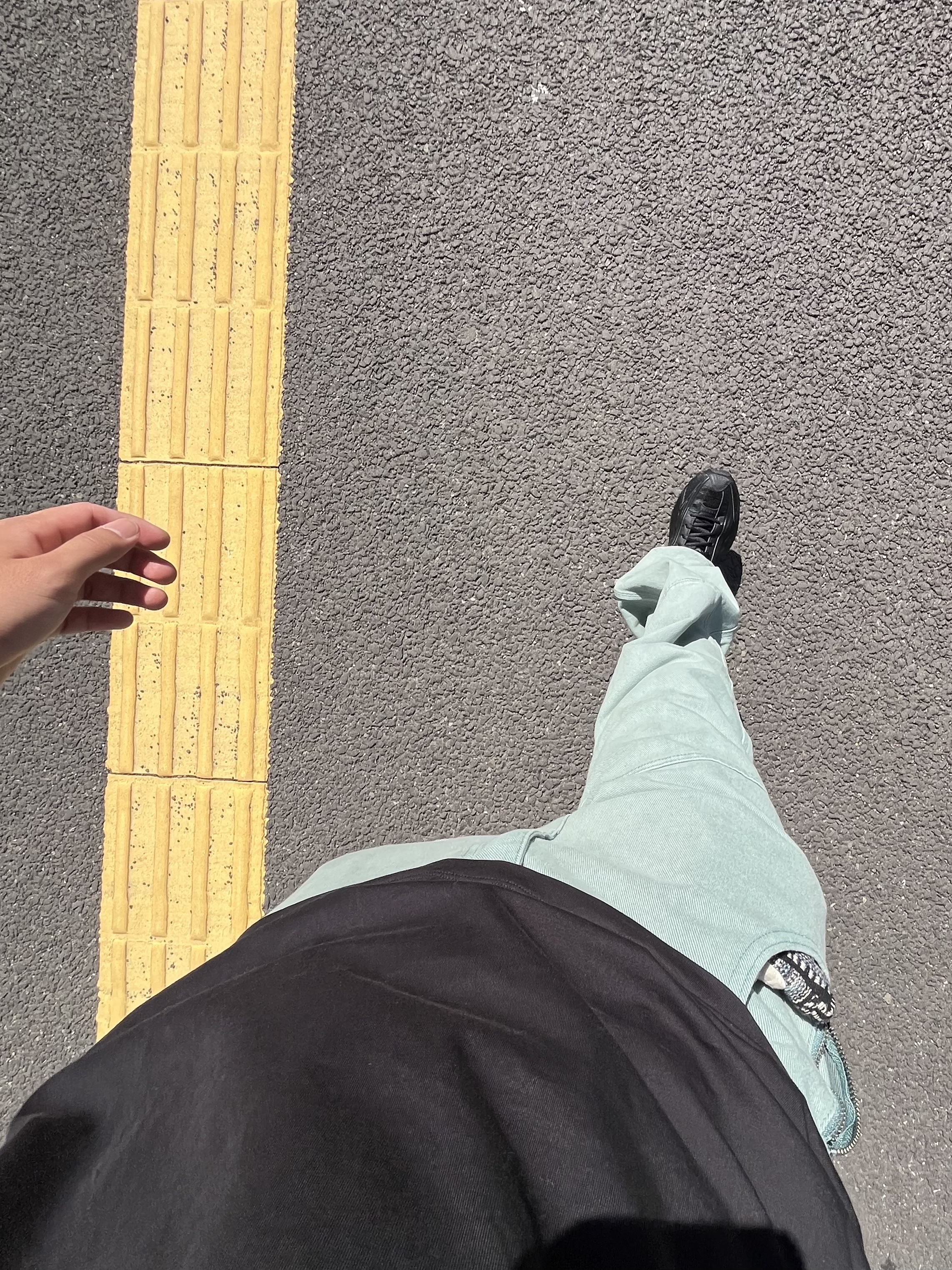 (W) Nike Shox R4 Black, Plasticproduct MPa Calf Pocket Pants Emerald 착용 스타일 - 2