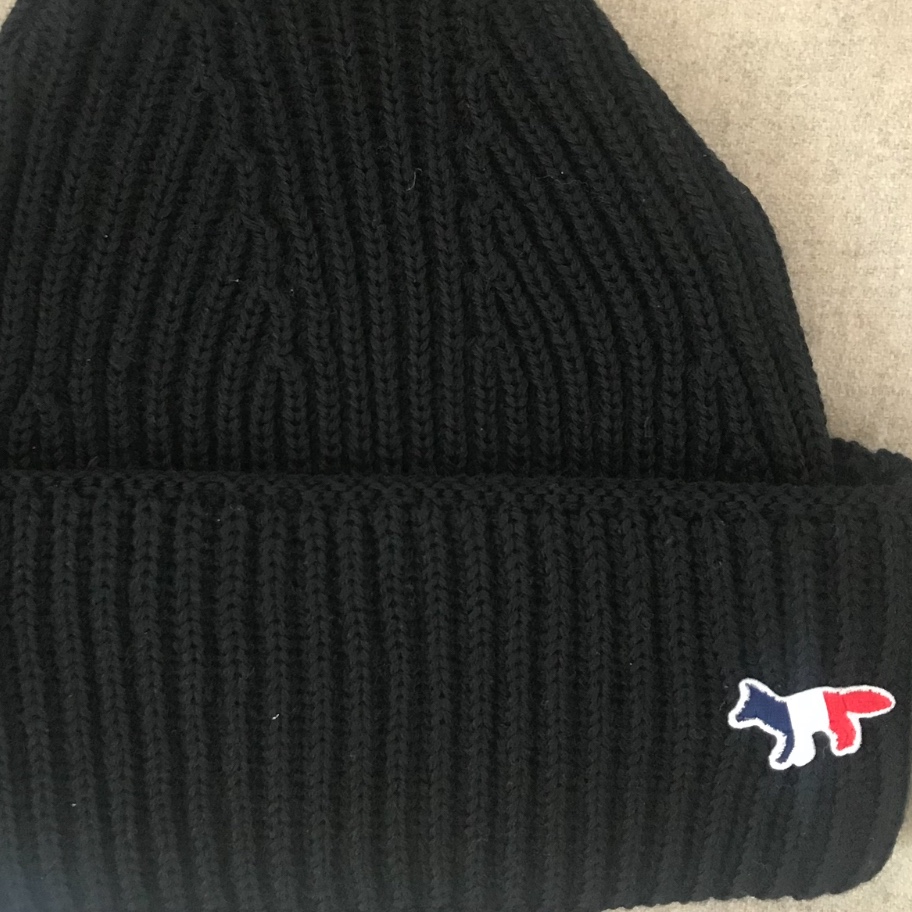 Maison Kitsune Tricolor Fox Patch Rib Hat Black 착용 스타일