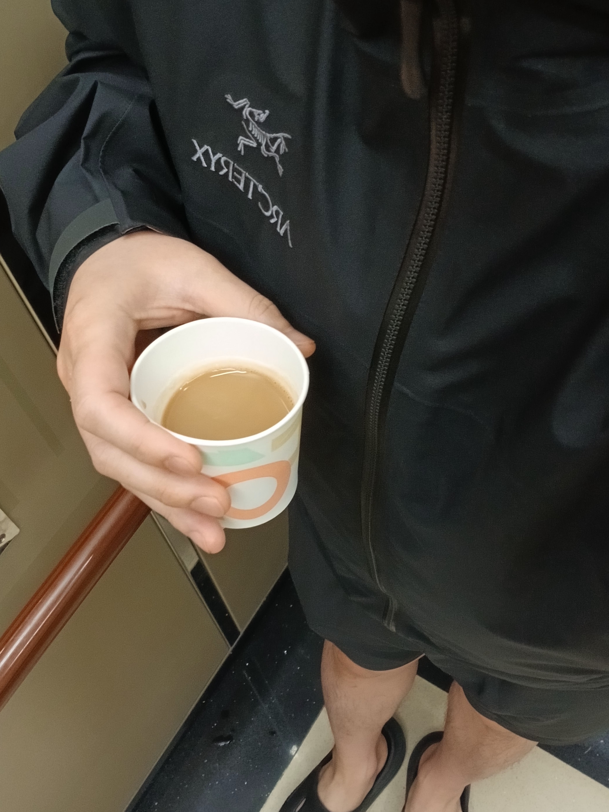 Arc'teryx Beta Jacket Black, (W) Lululemon Soft Embroidered Baller Hat Black 착용 스타일 - 4