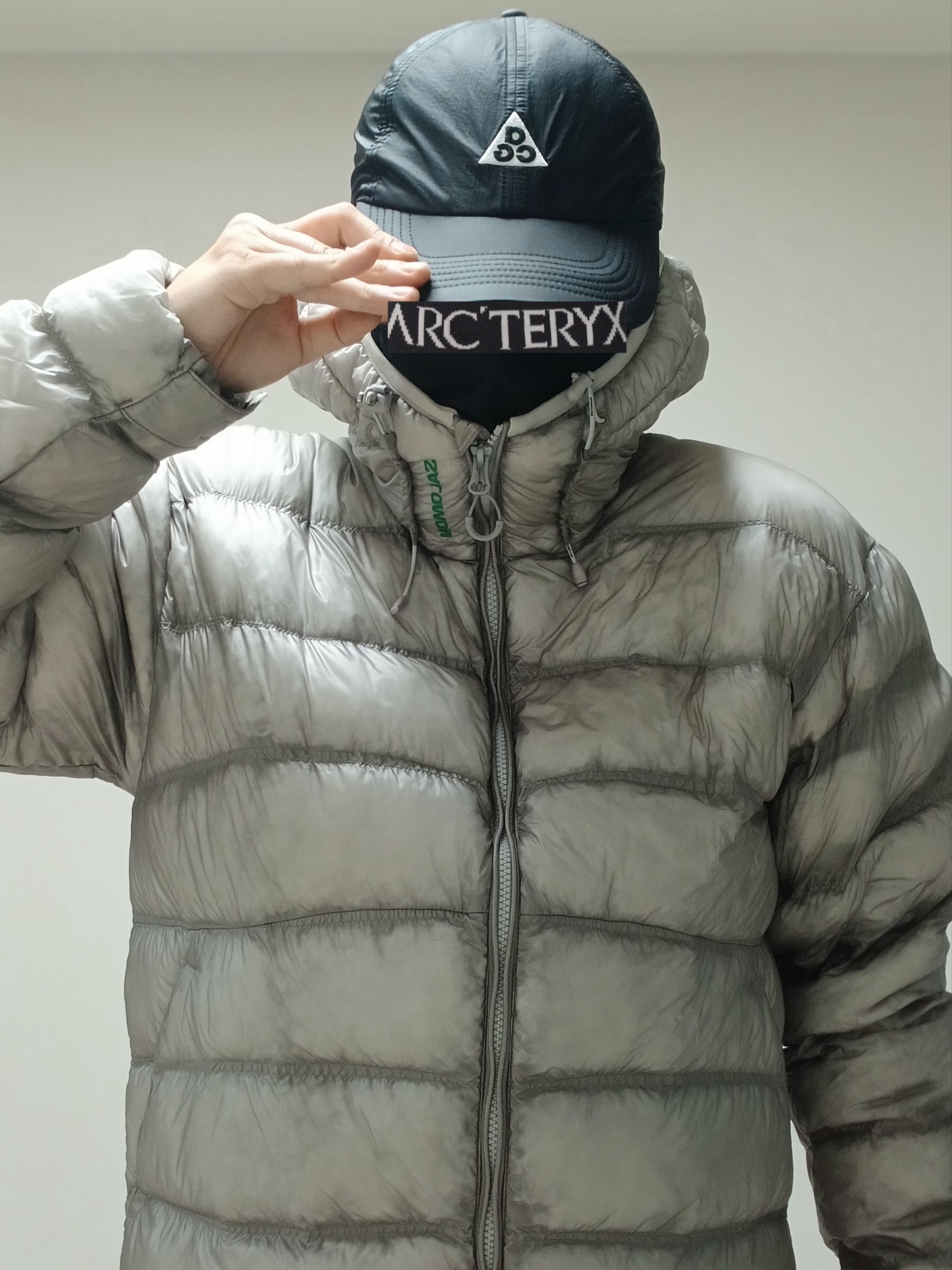 Salomon UNI Cross Insulation Jacket Light Grey, Nike ACG Trail Cap Black 착용 스타일 - 1