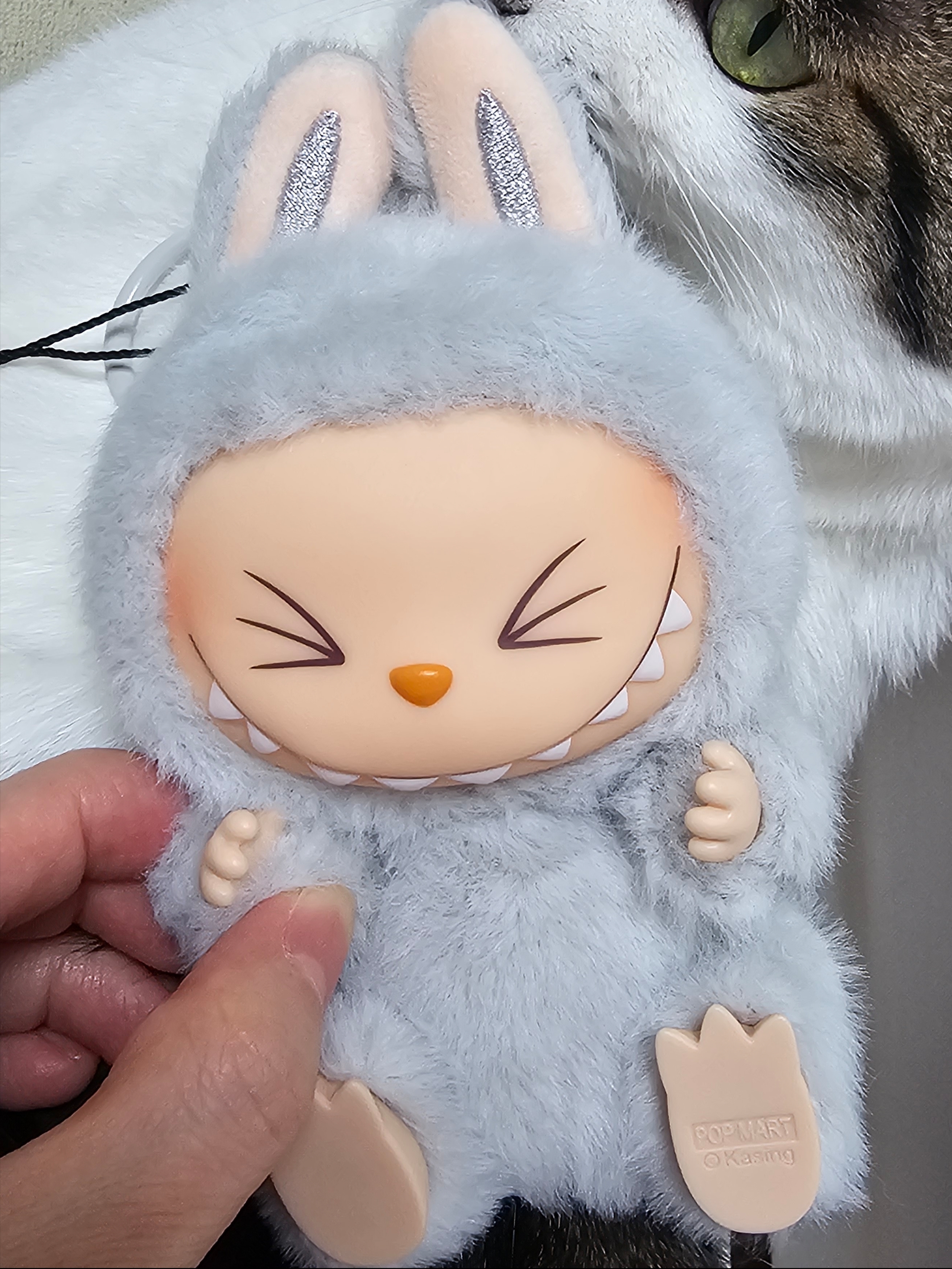 Pop Mart Labubu Let's Play Together Doll Series Hehe Keyring (Opened Case) 착용 스타일 - 1