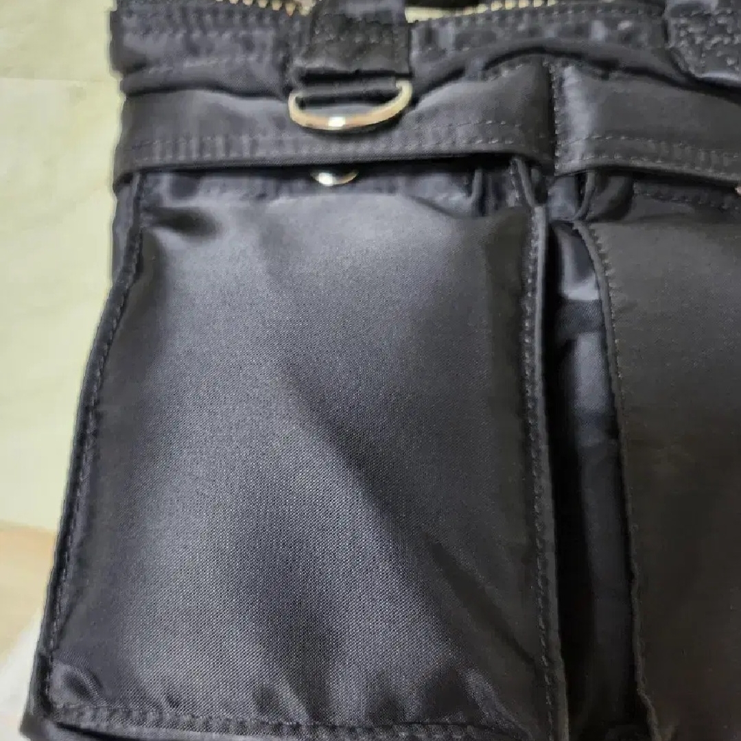 Porter x Comme des Garcons Tanker Helmet Bag XS Black 착용 스타일 - 4