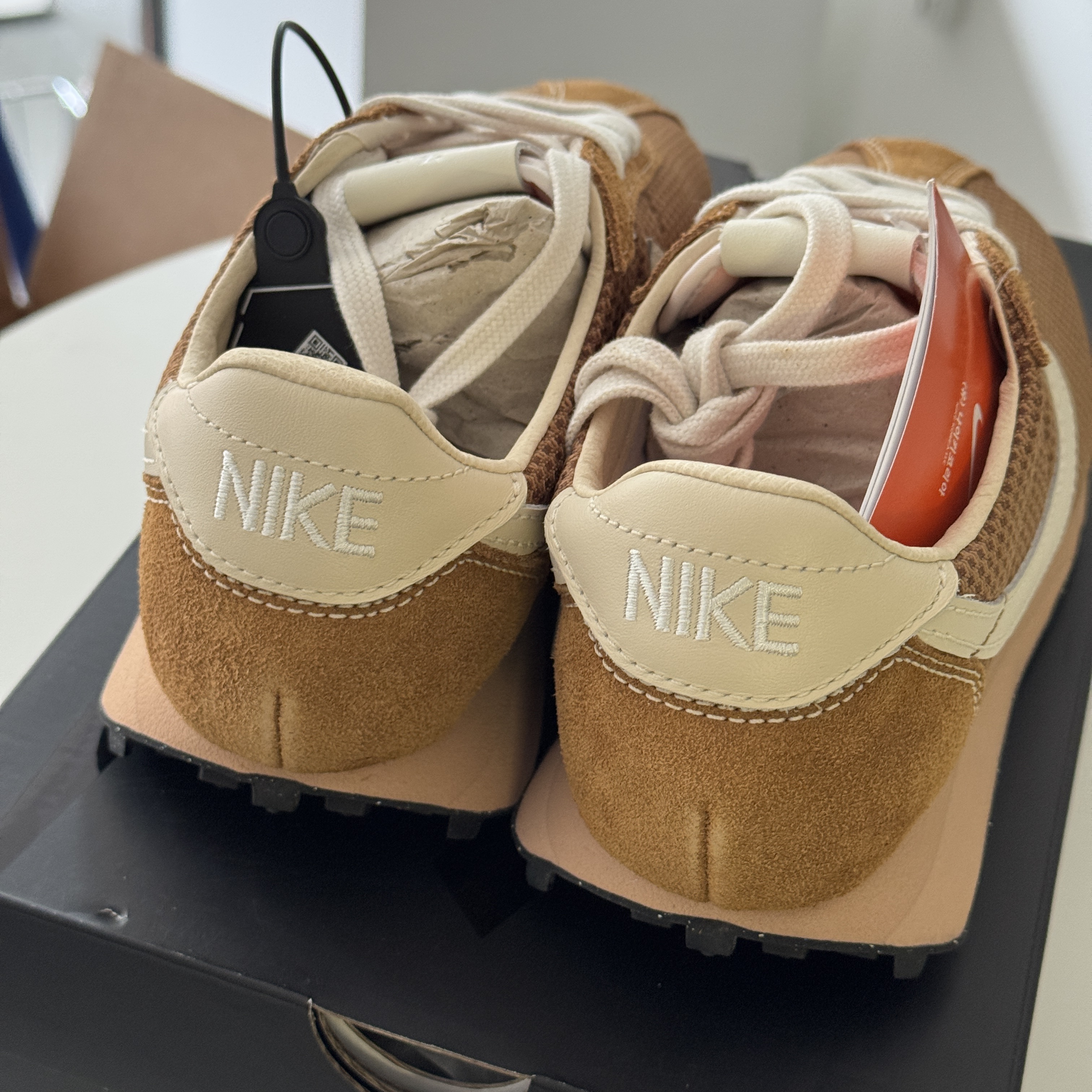 Nike LD-1000 Baroque Brown Hemp 착용 스타일 - 3