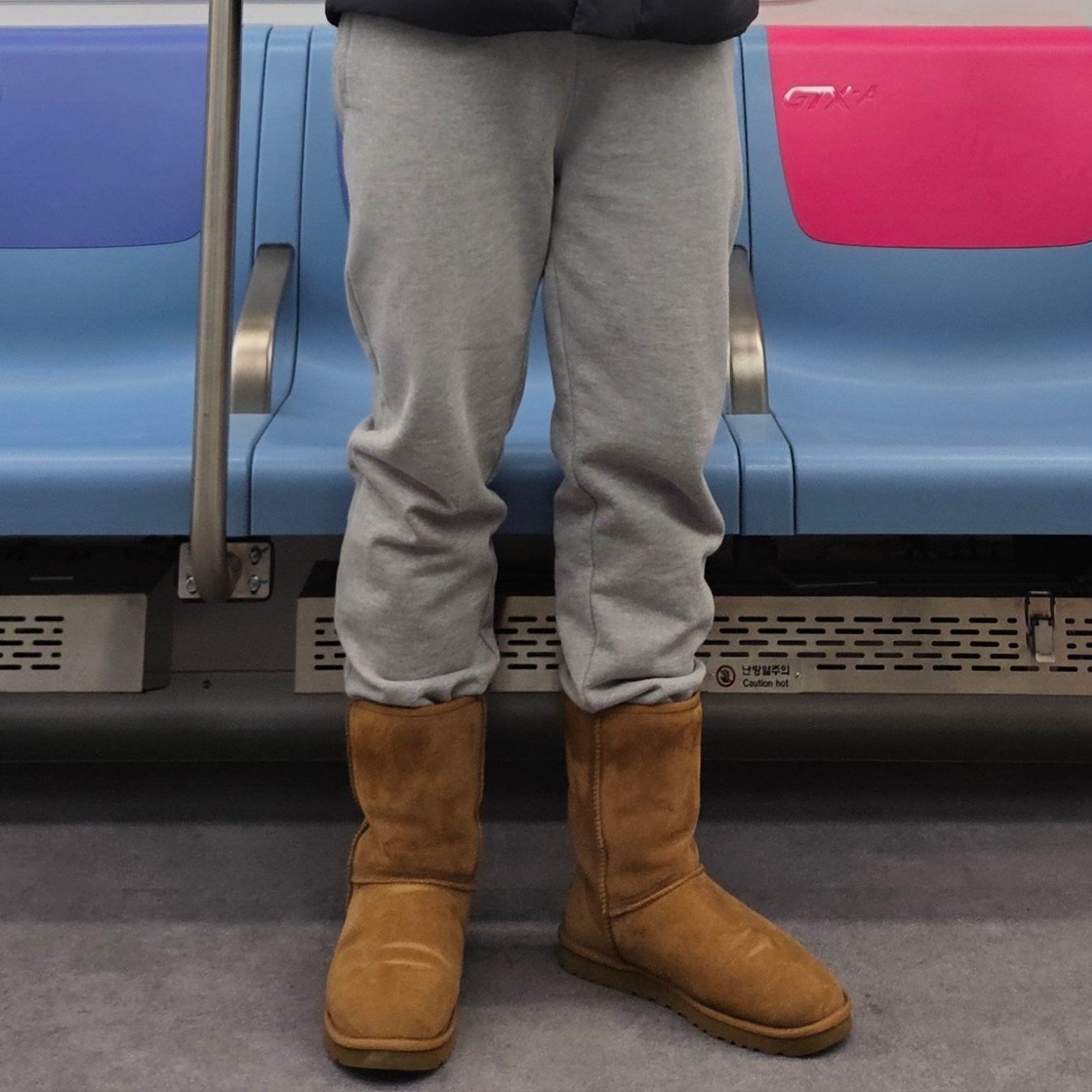 UGG Classic Short Boots Chestnut, (W) UGG Classic Short II Boots Chestnut 착용 스타일 - 1