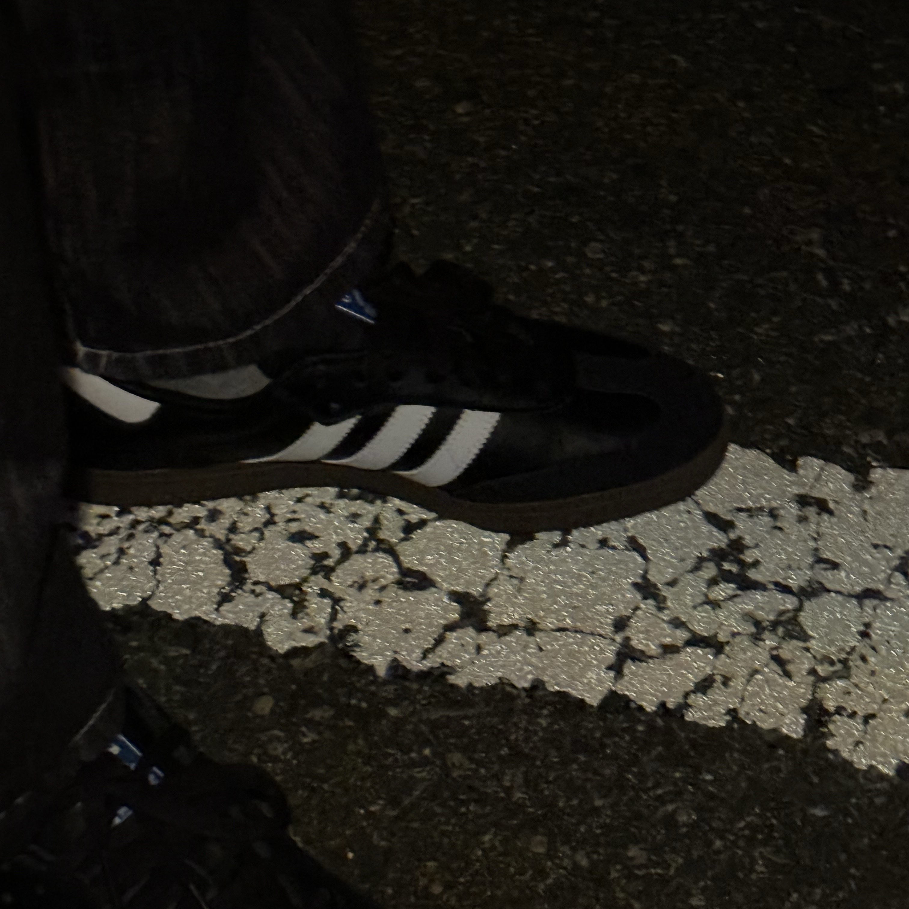 Adidas Samba OG Black White Gum 착용 스타일 - 3