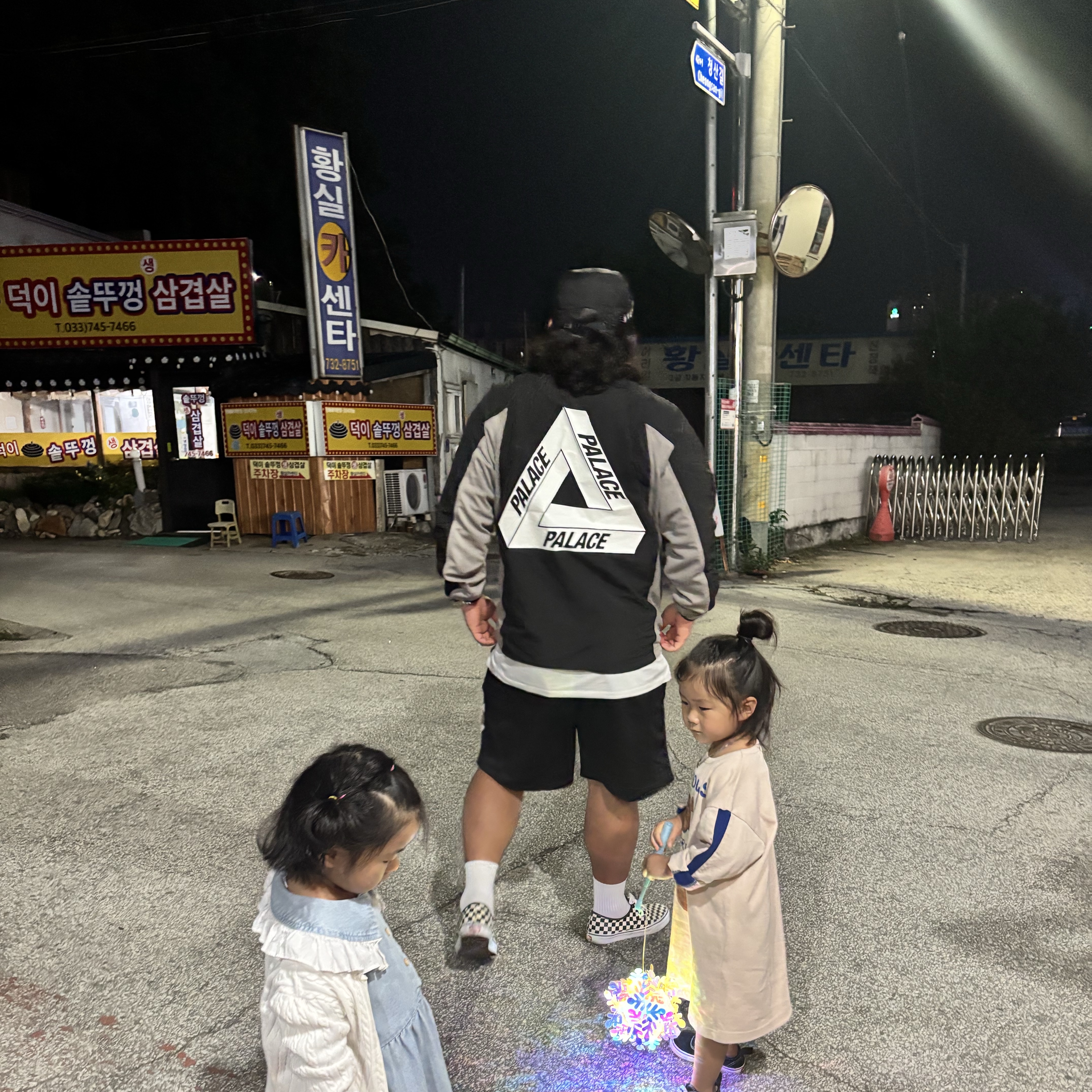Stussy Basic Mesh Shorts Leopard, Nike x Cactus Plant Flea Market Hockey Jersey White 착용 스타일 - 2