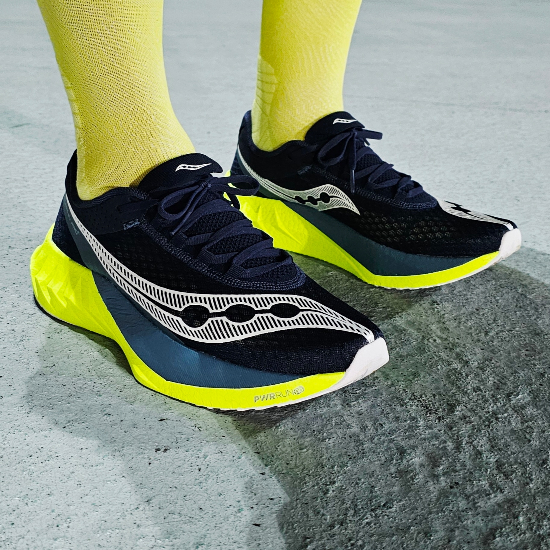 Saucony Endorphin Pro 4 Navy Citron 착용 스타일