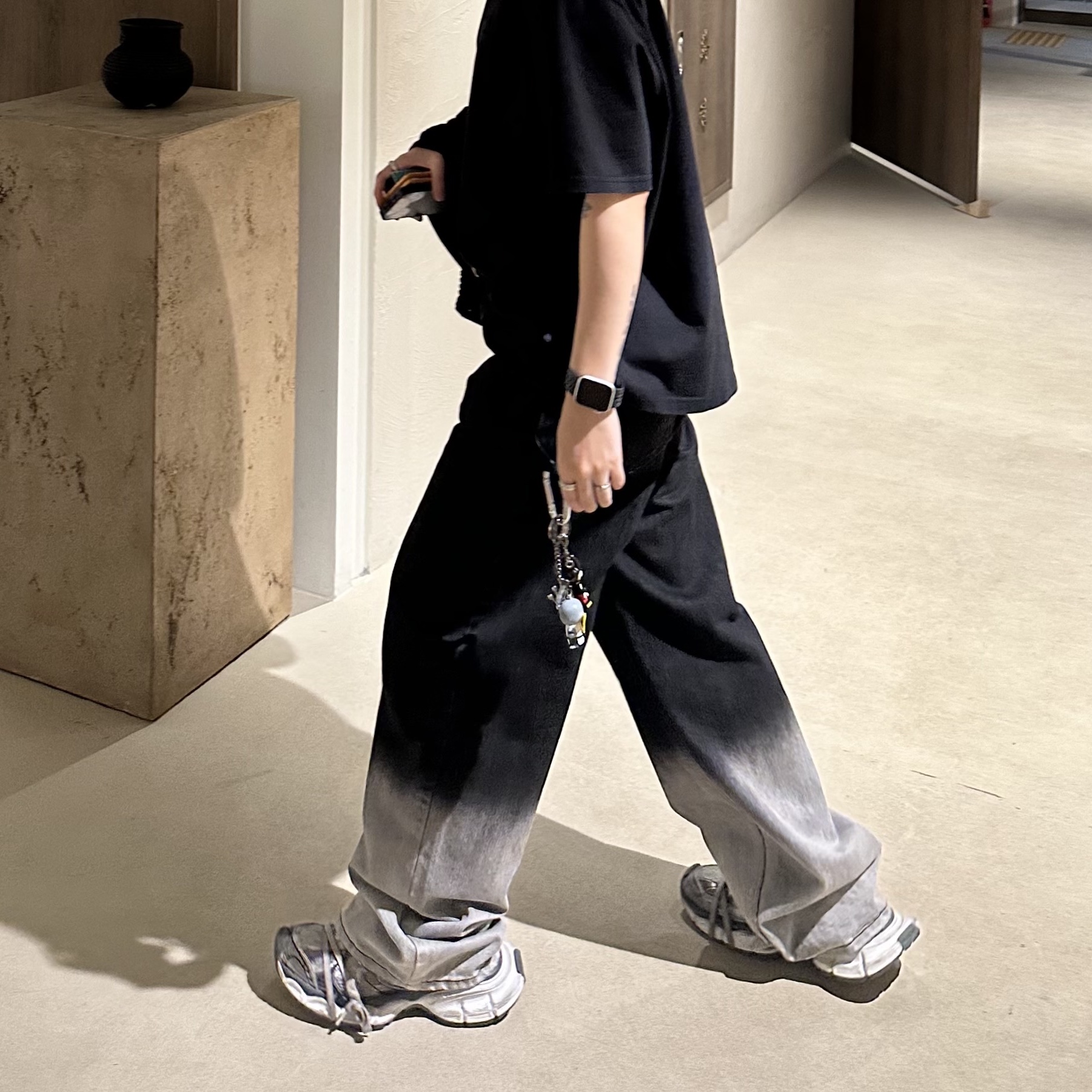 (W) Balenciaga 3XL Sneakers Grey White Red 착용 스타일 - 3