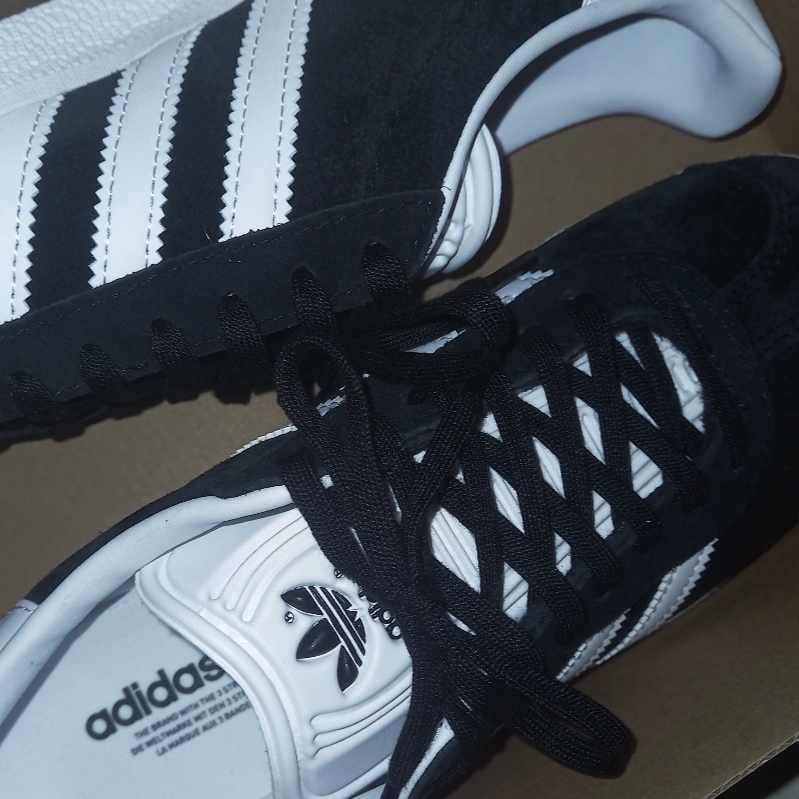 Adidas Gazelle Core Black White 착용 스타일