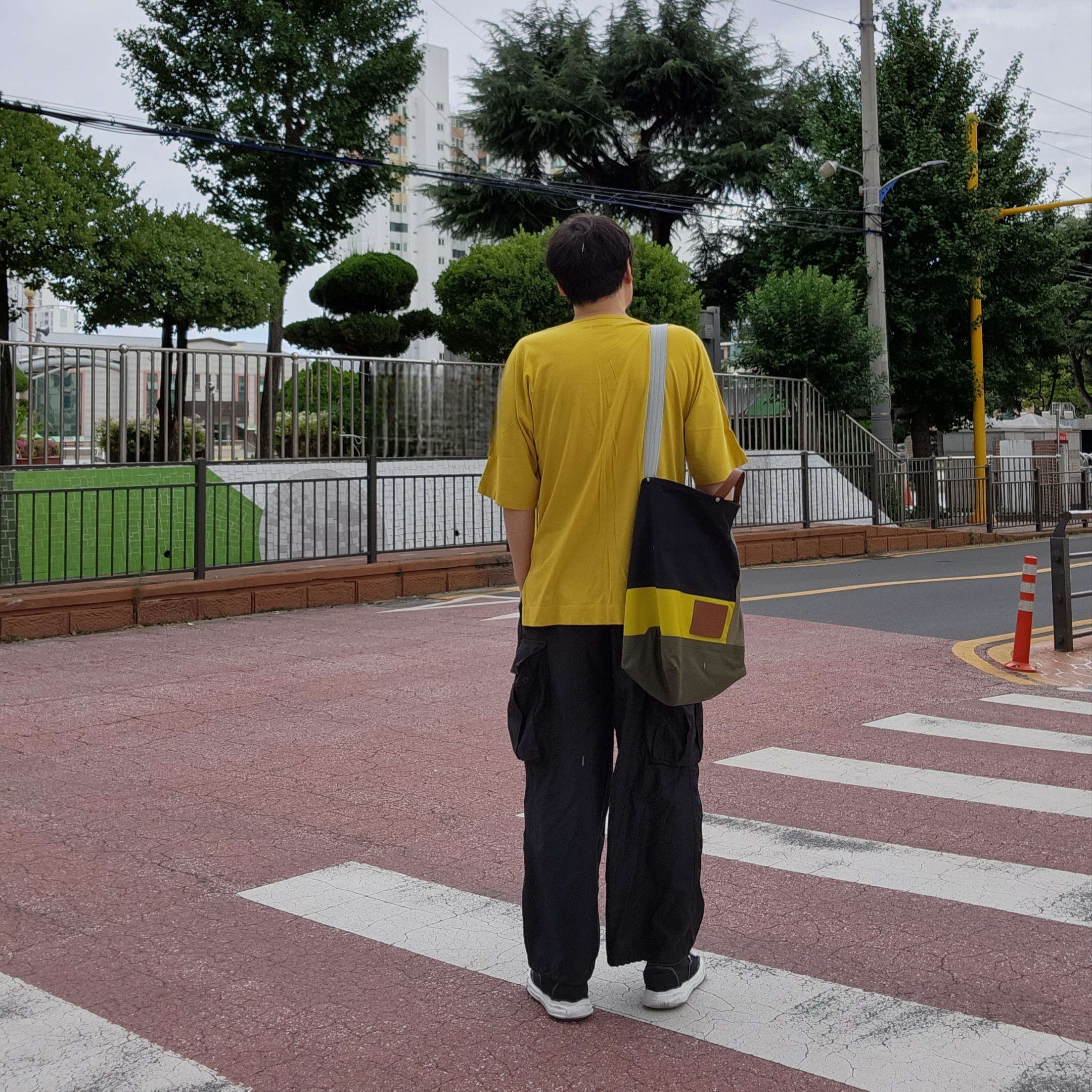 Needles H.D. BDU Pants Black, Maison Mihara Yasuhiro Baker OG Sole Canvas Low Cut Sneakers Black 착용 스타일 - 2