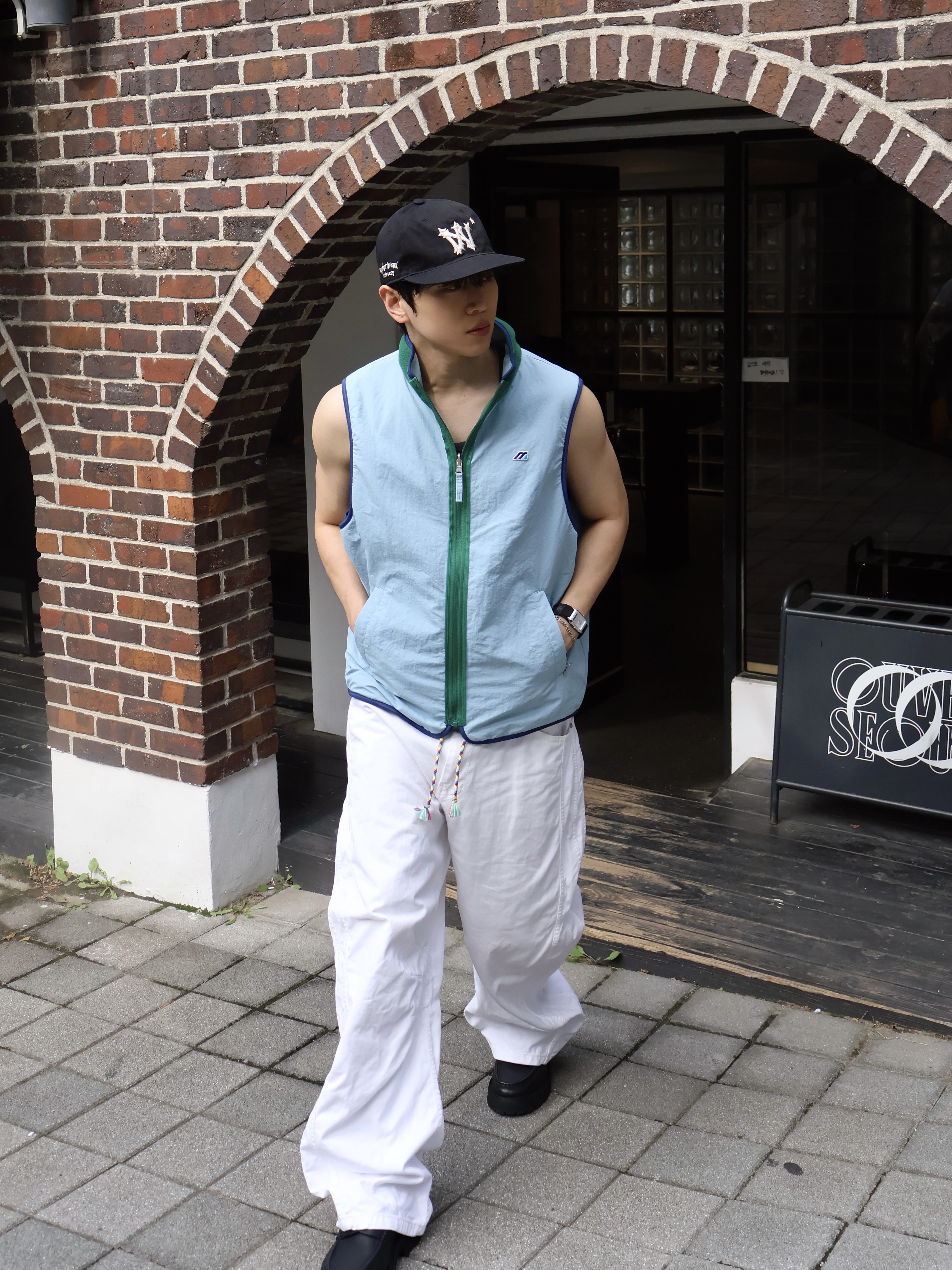 Aoiro 6-Panel Hikari A/N Fitted Cap Black 착용 스타일 - 2