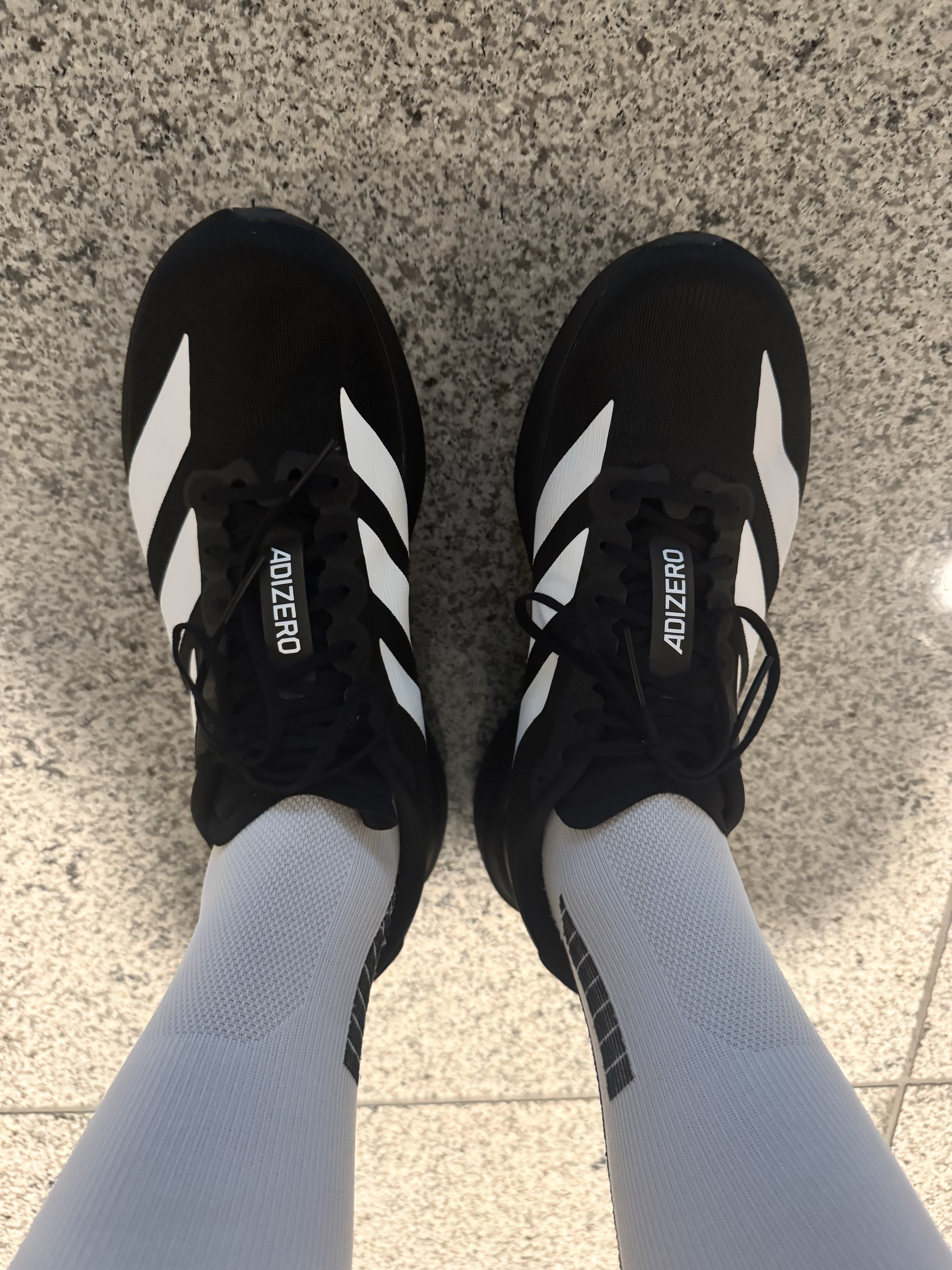 Adidas Adizero EVO SL Core Black Cloud White 착용 스타일