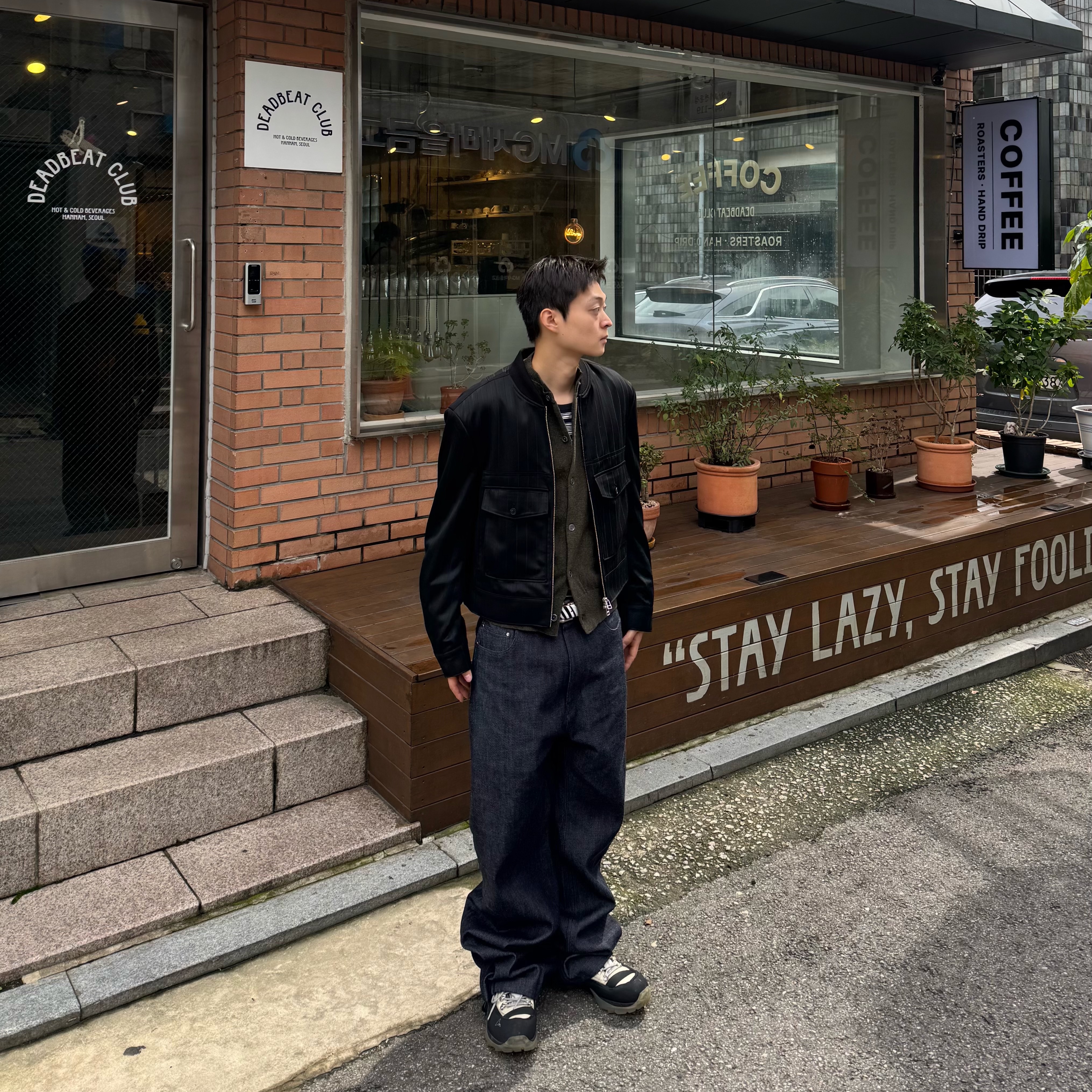 Nonnod Zen Raw Selvedge Denim Pants Indigo, Waviness Low Tide Henley Neck Knit Forest Green 착용 스타일 - 1