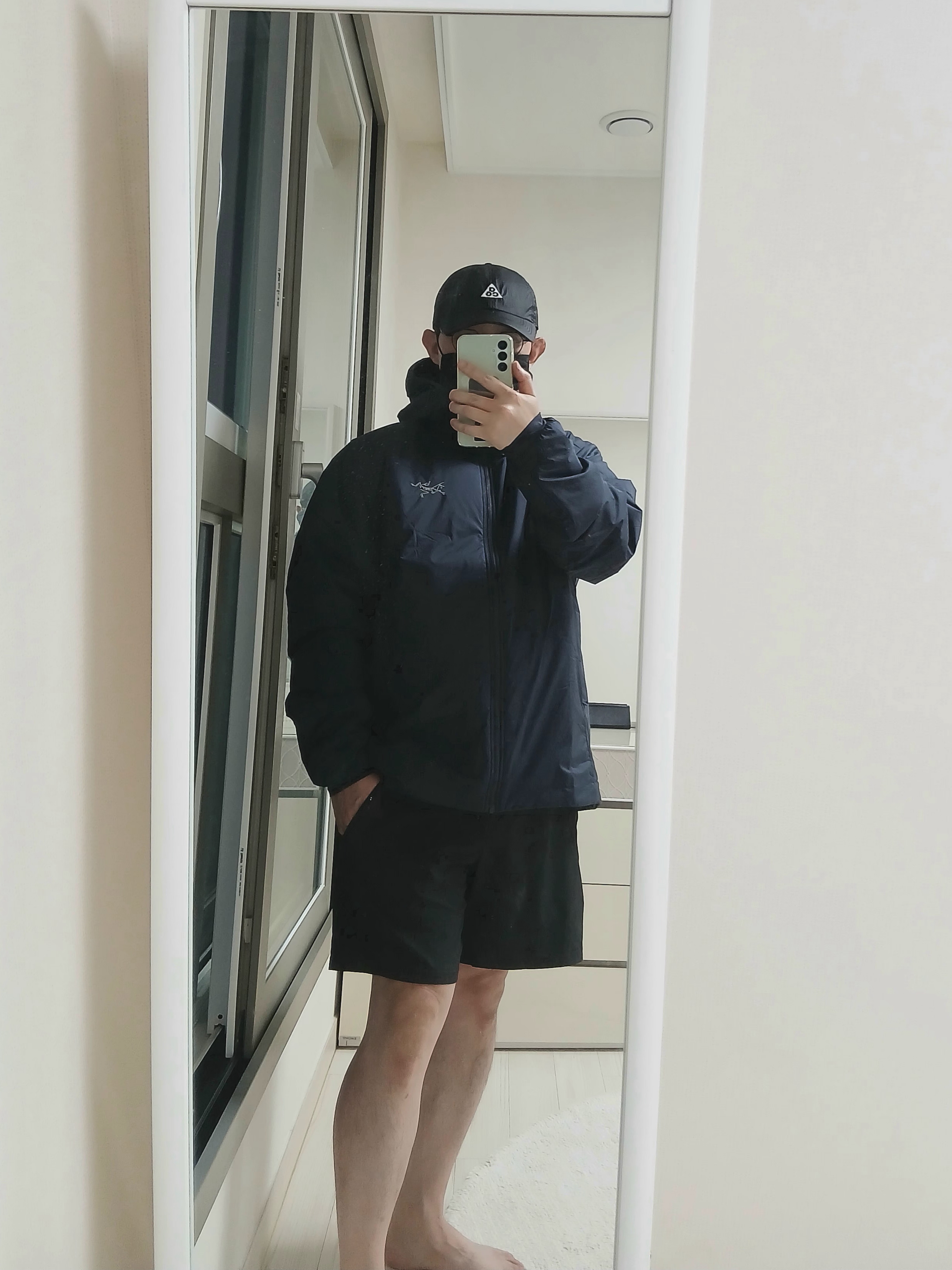 Nike ACG Trail Cap Black, Arc'teryx Atom SV Hoody Black Sapphire 착용 스타일 - 10