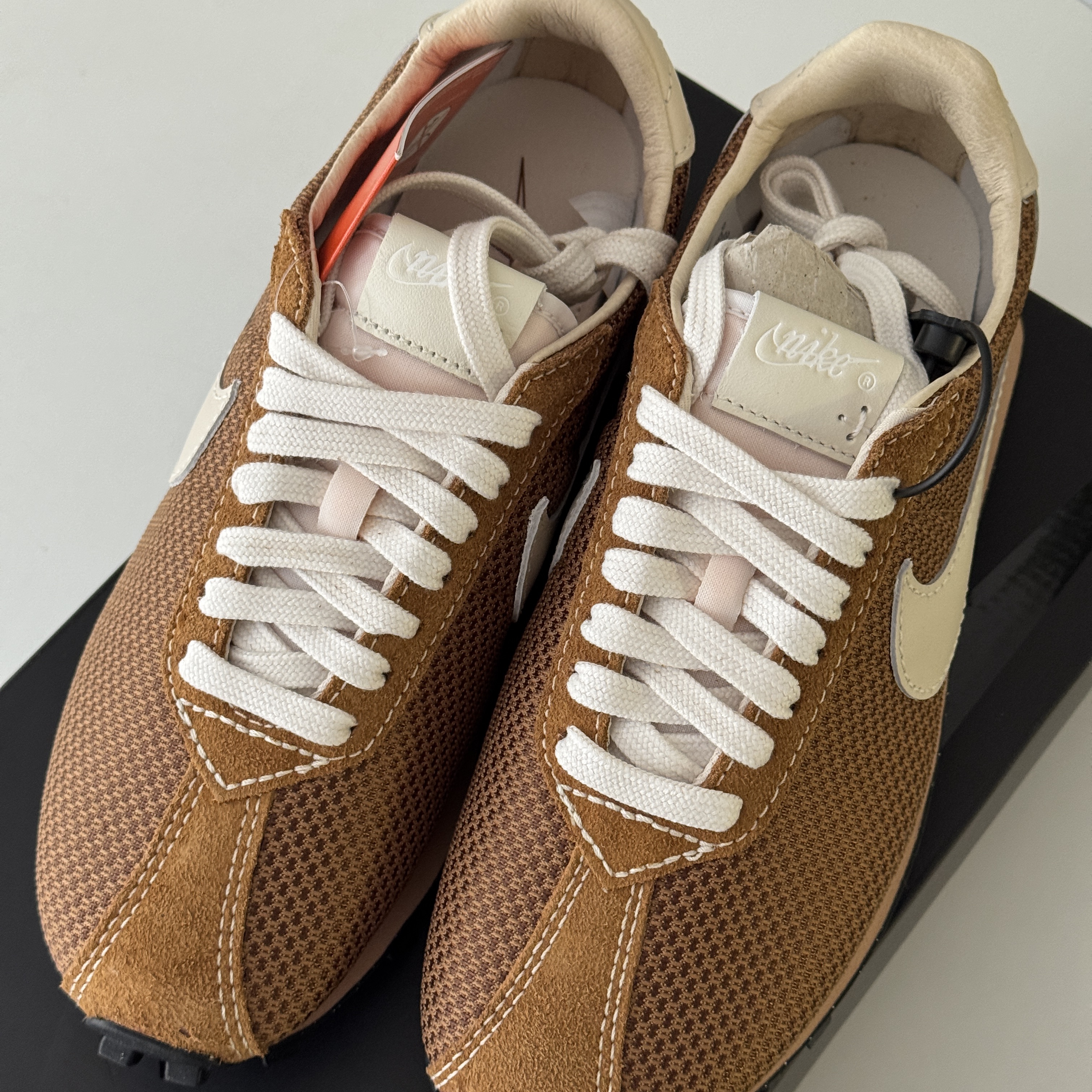 Nike LD-1000 Baroque Brown Hemp 착용 스타일 - 2