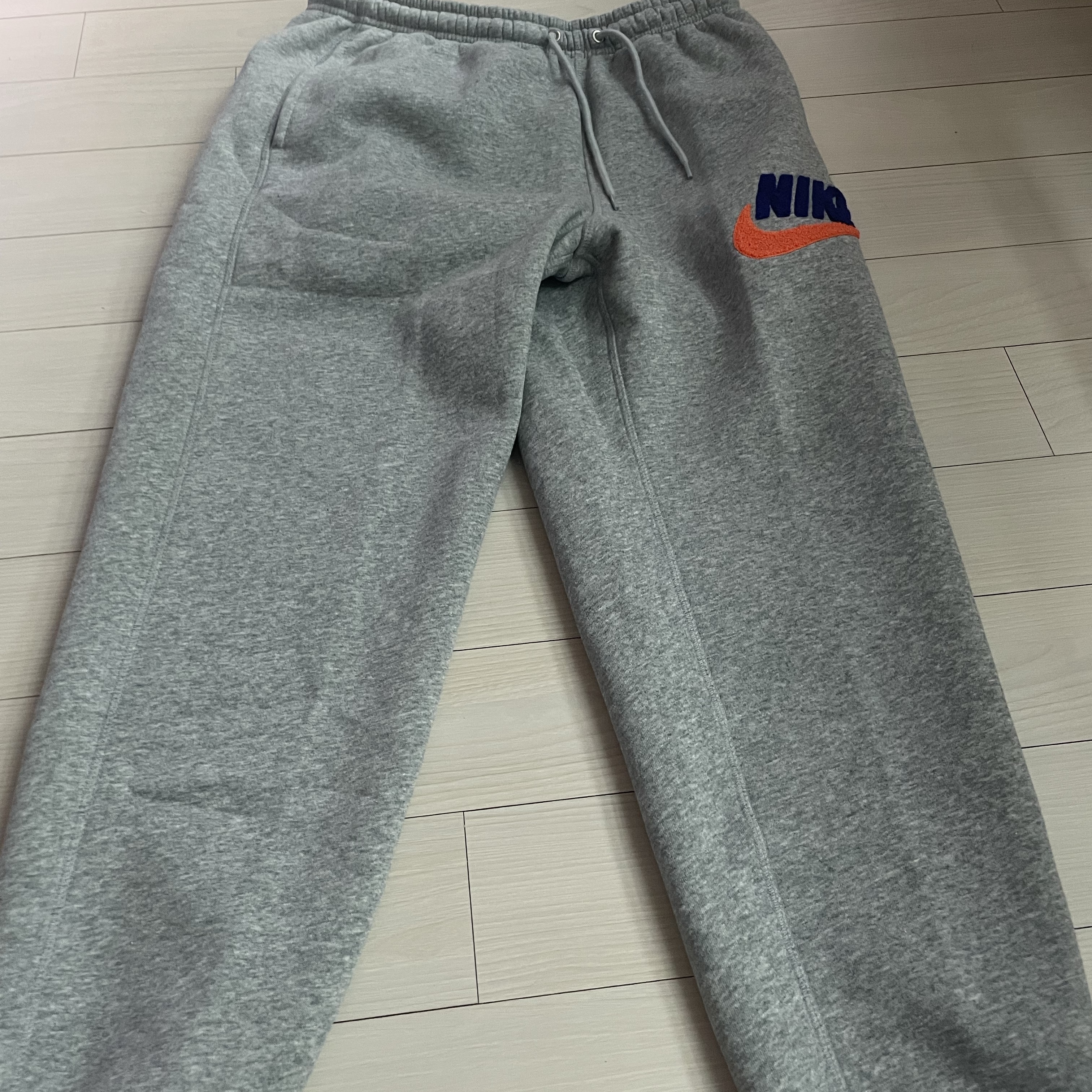 Nike Club Fleece Joggers Dark Grey Heather - Asia 착용 스타일
