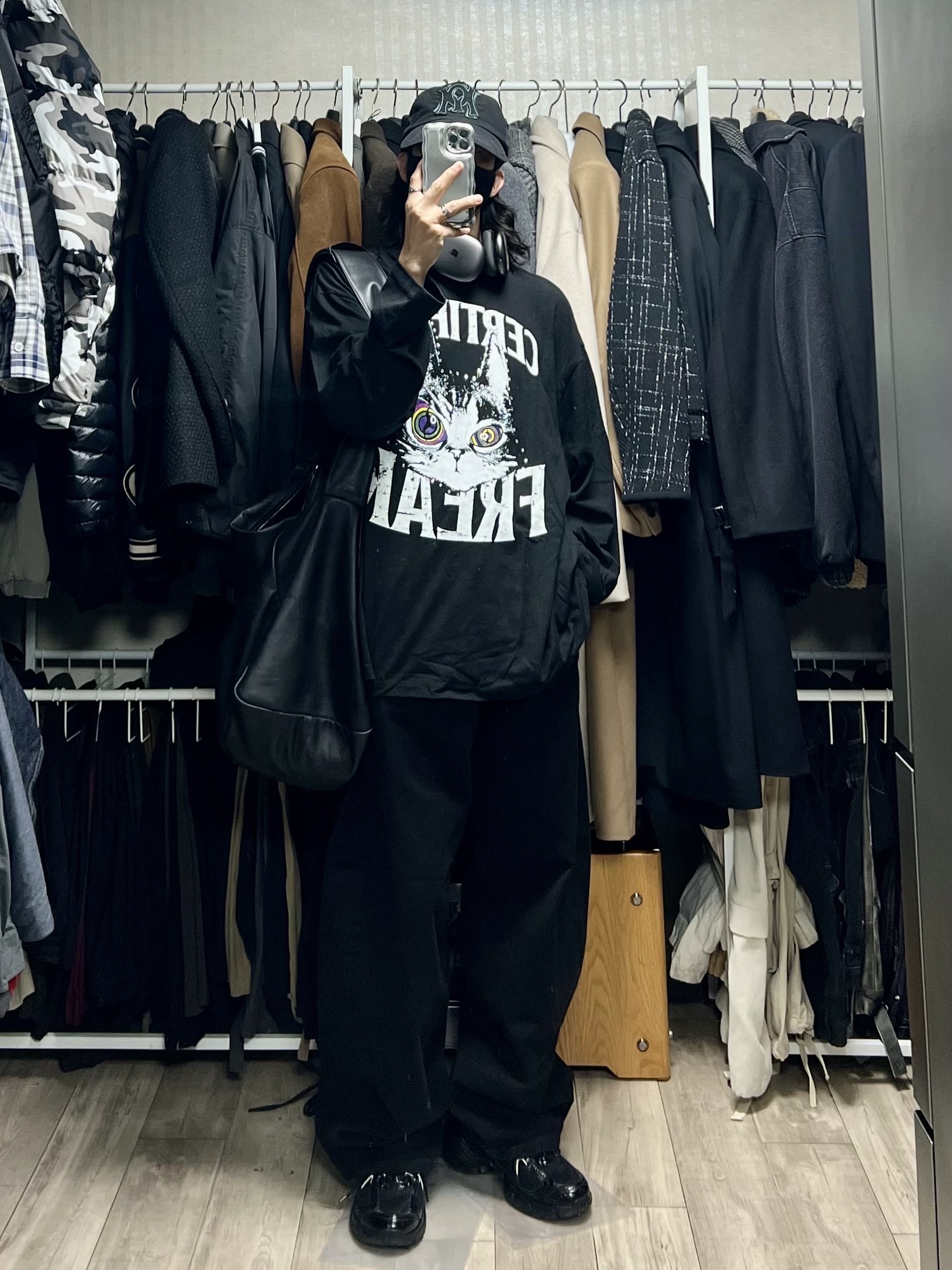 Grailz x ZICO Vintage Freak Cat Long Sleeve Black, Givenchy TK-MX Runner Sneakers in Mesh Black 착용 스타일
