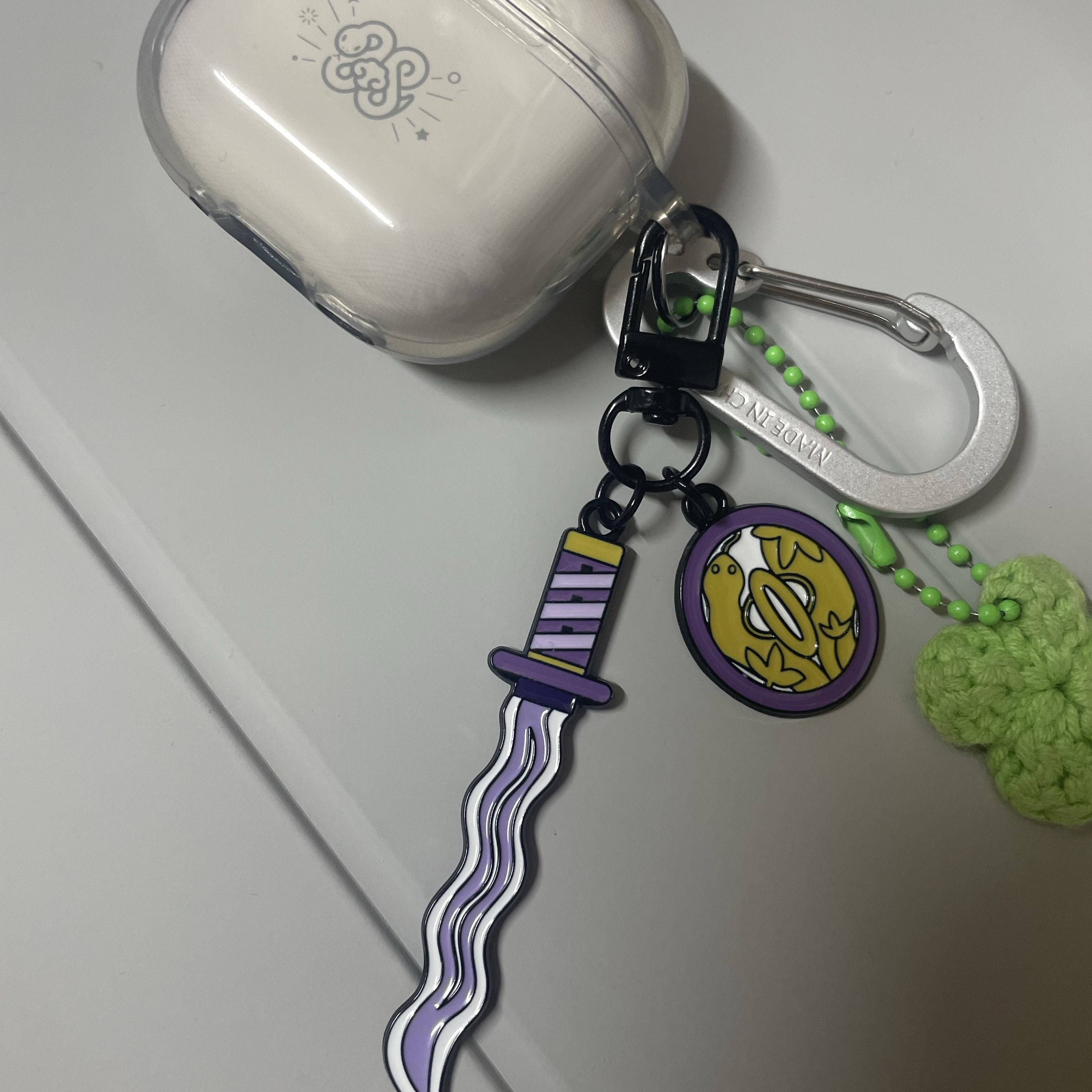 Demon Slayer Kimetsu No Yaiba Nichirin Sword Keyring Obanai Iguro, Apple AirPods 4th Gen with Active Noise Cancellation (Korean Ver.) 착용 스타일